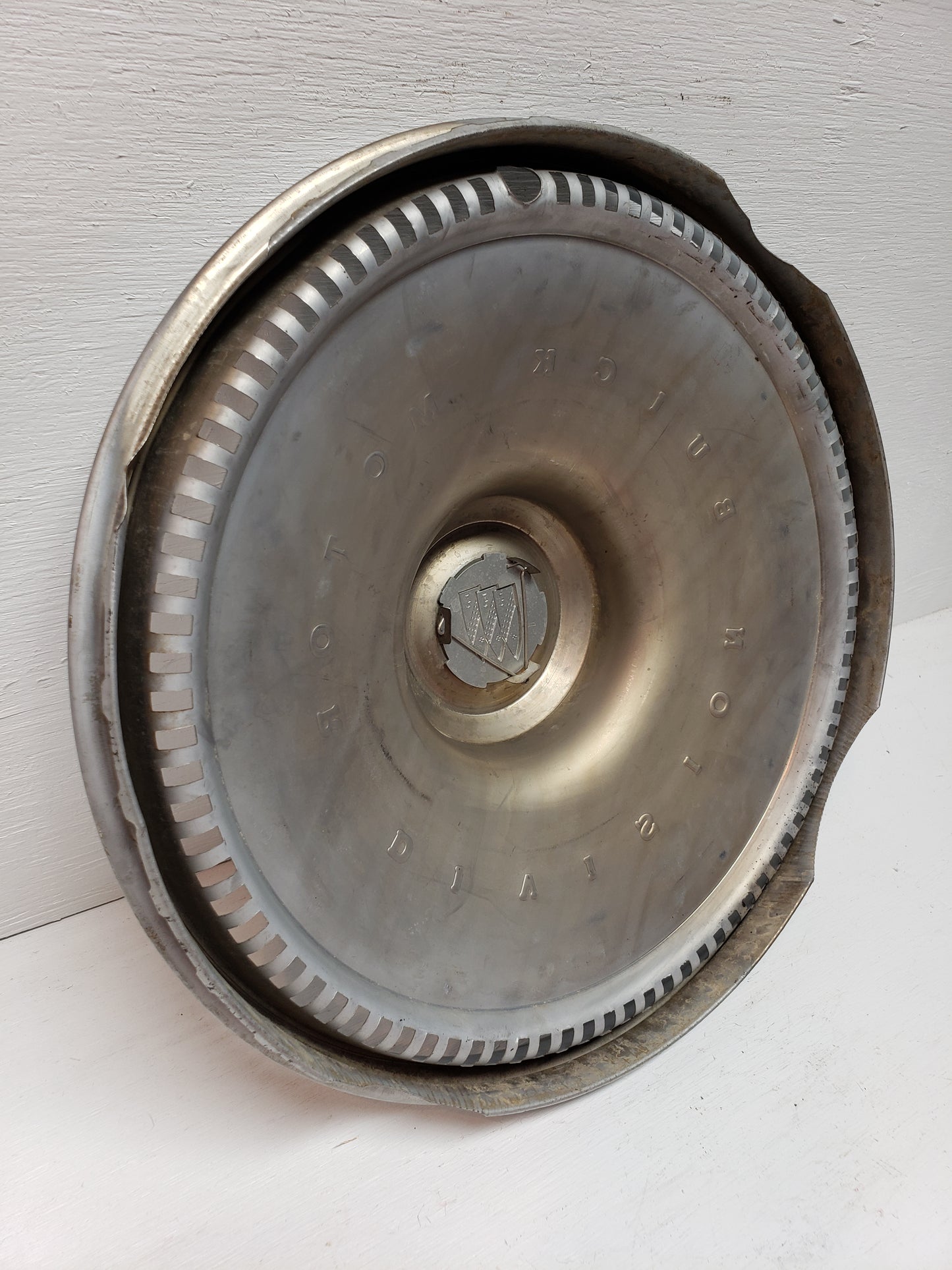 1970-72 Buick Skylark Hubcap 14in