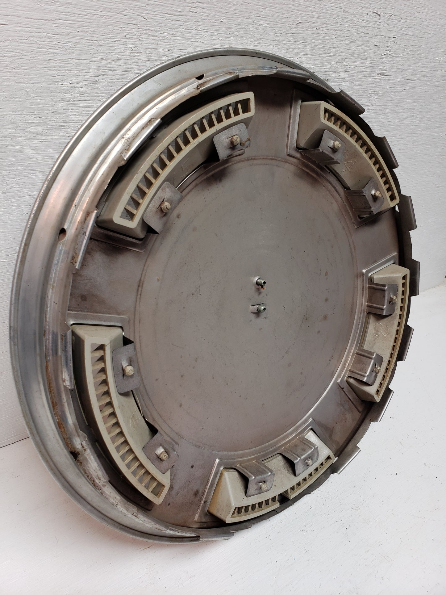1981-88 Oldsmobile Hubcap 14in