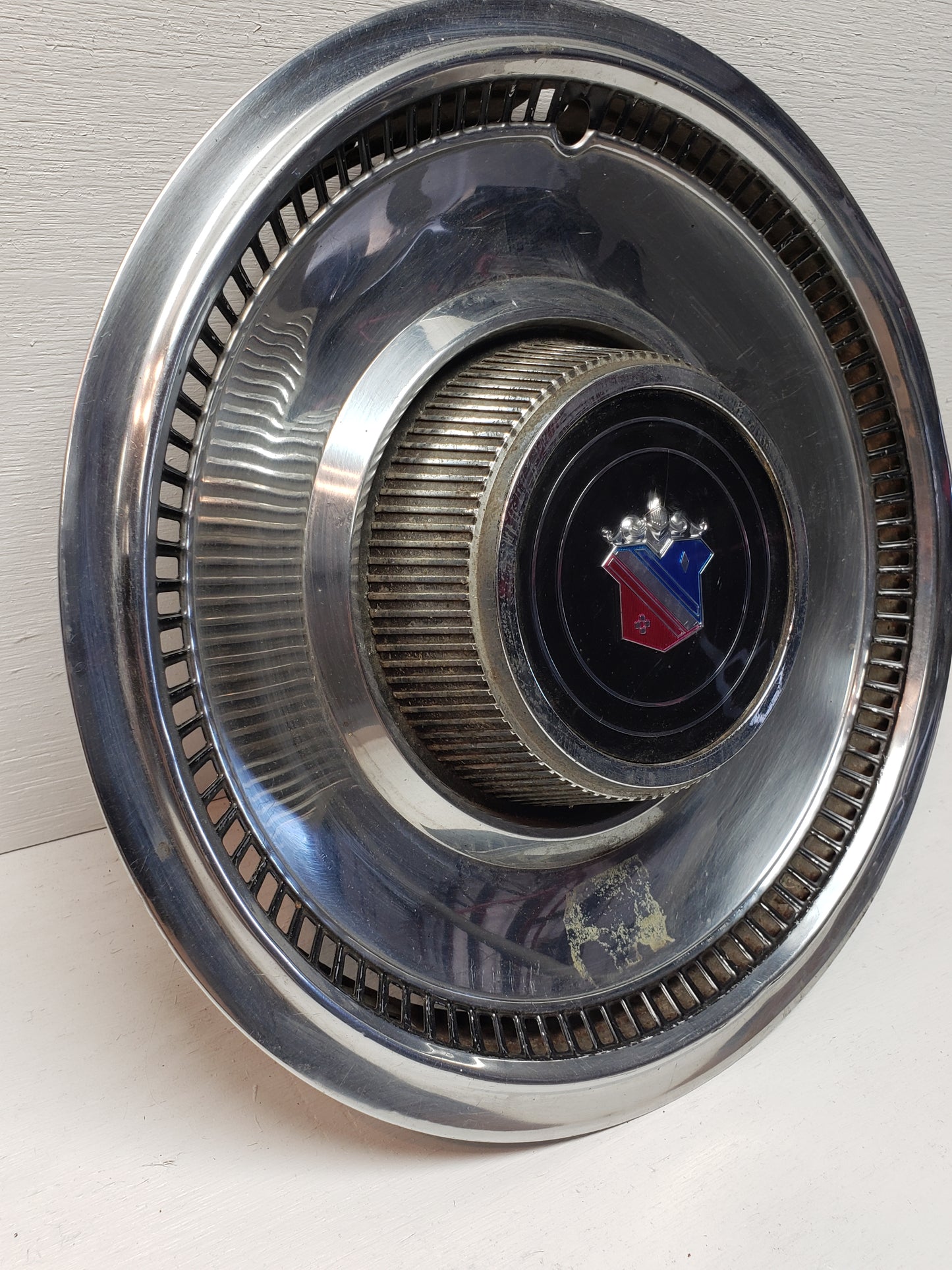 1968 Buick Electra 225 Hubcap 15in