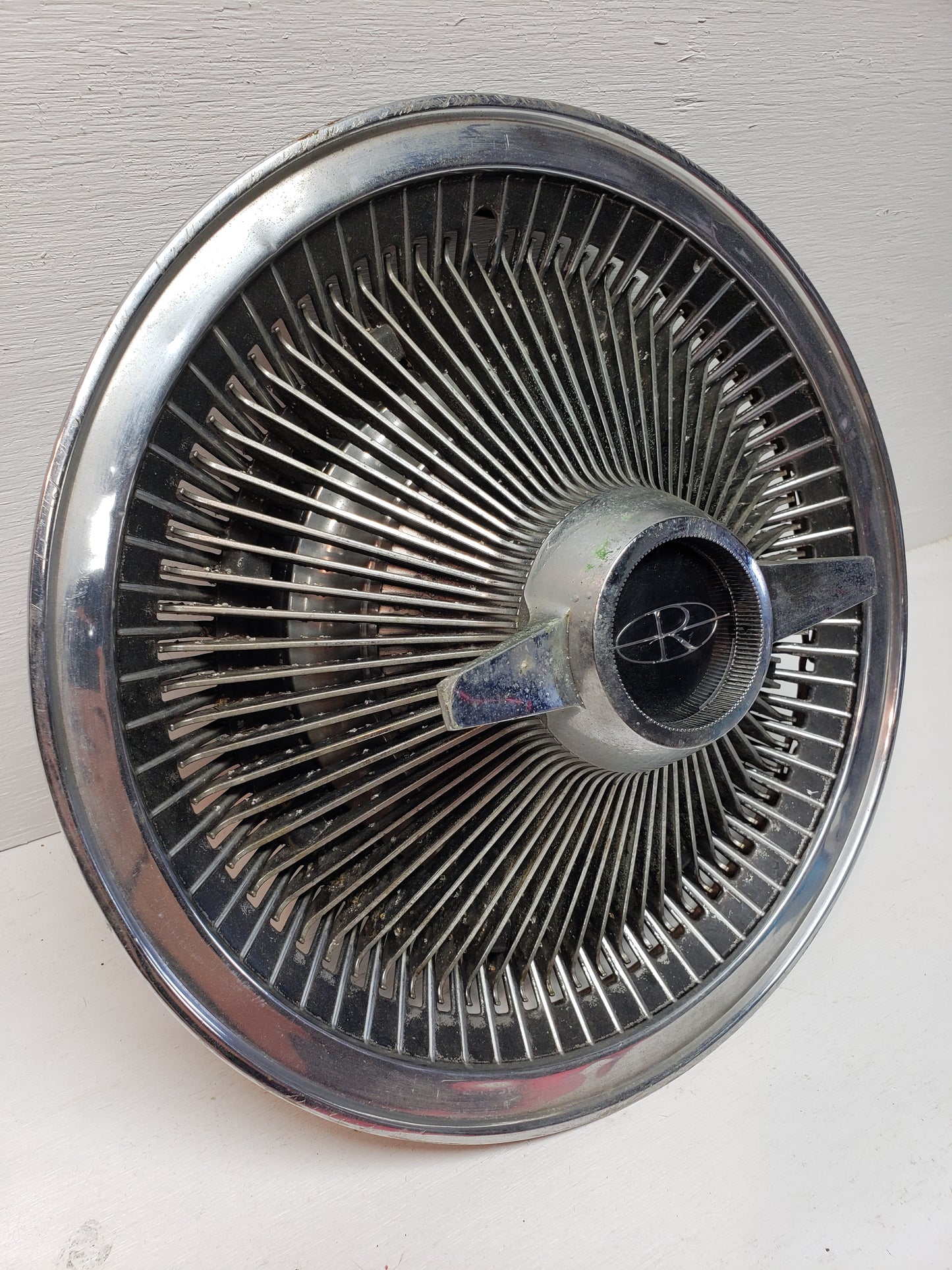 1963-64 Buick Riviera Turbine Style Hubcap