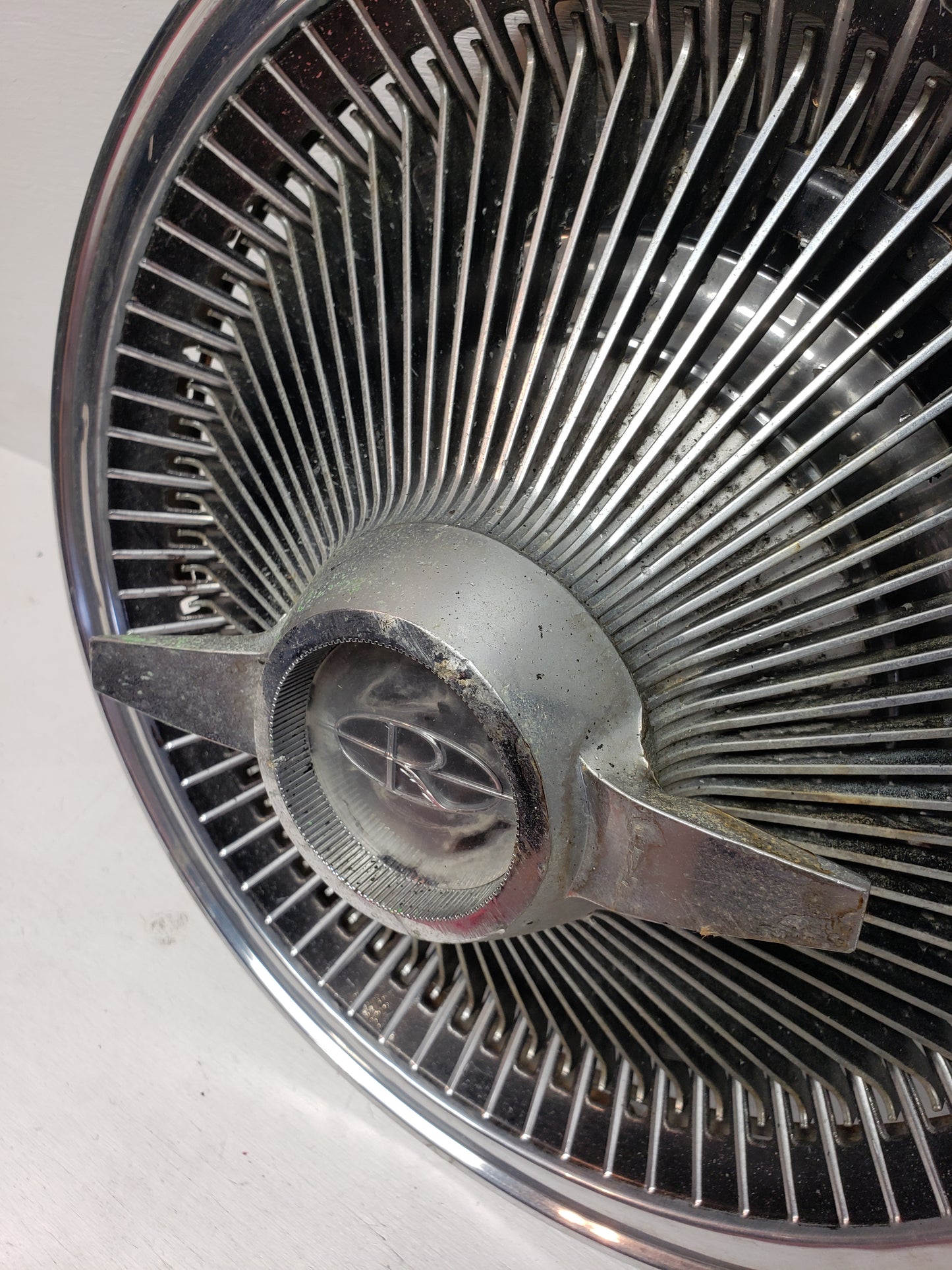 1963-64 Buick Riviera Turbine Style Hubcap