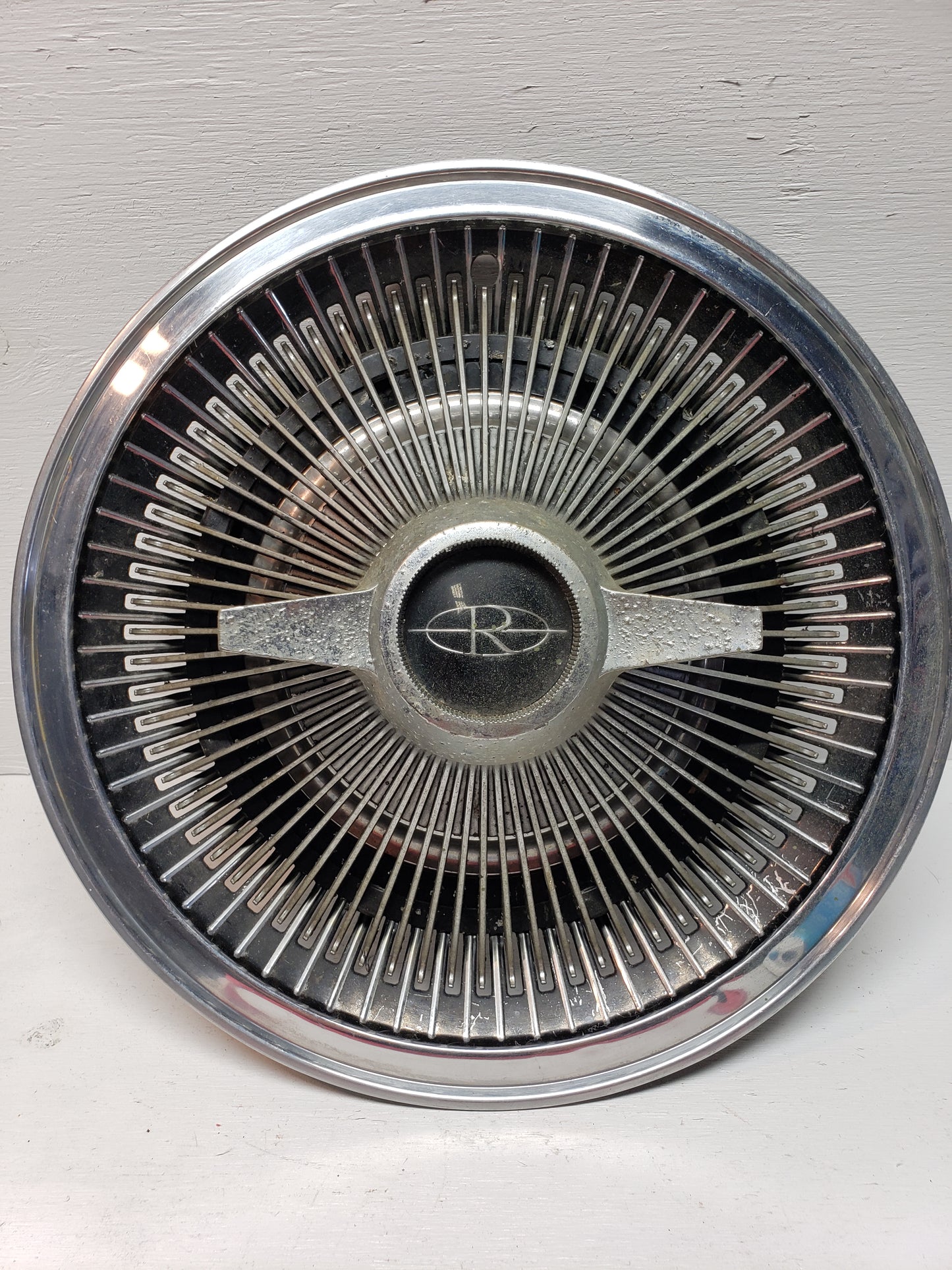 1963-64 Buick Riviera Turbine Style Hubcap