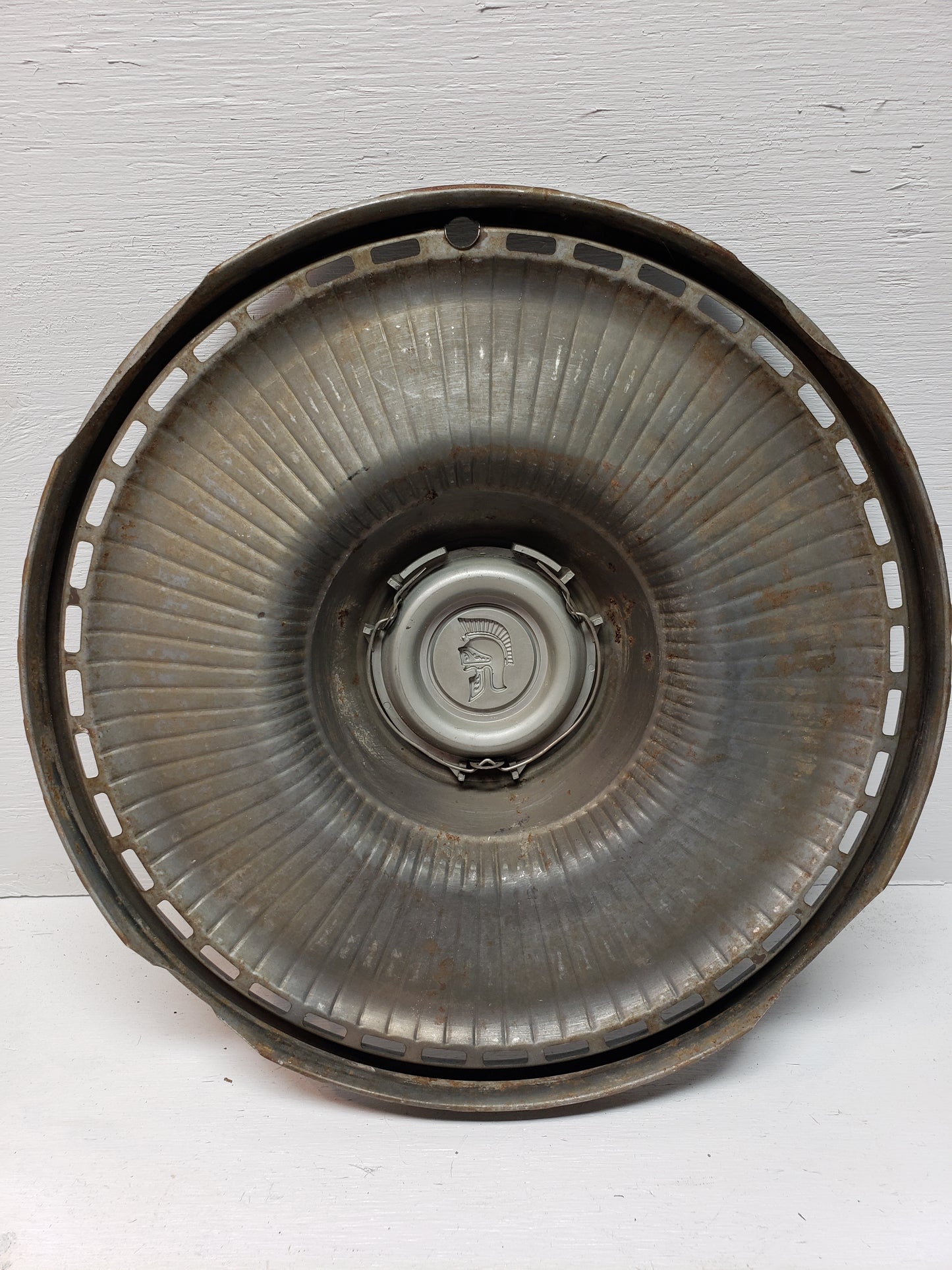 1971-73 Buick Centurion Hubcap