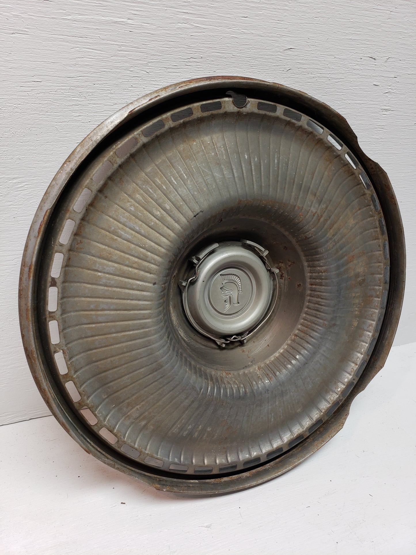 1971-73 Buick Centurion Hubcap