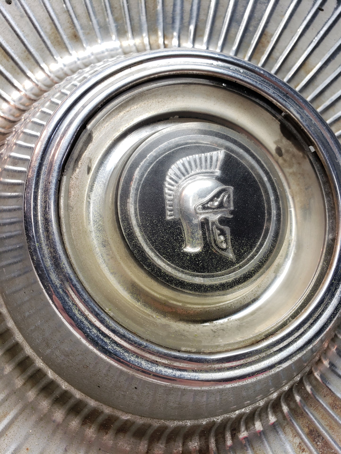 1971-73 Buick Centurion Hubcap