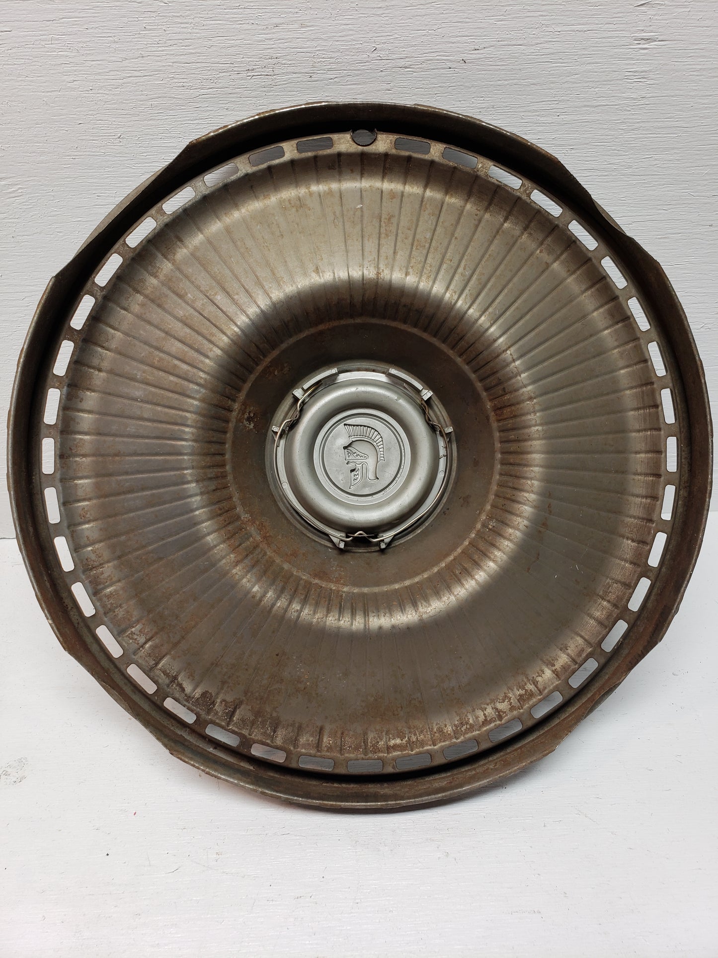 1971-73 Buick Centurion Hubcap