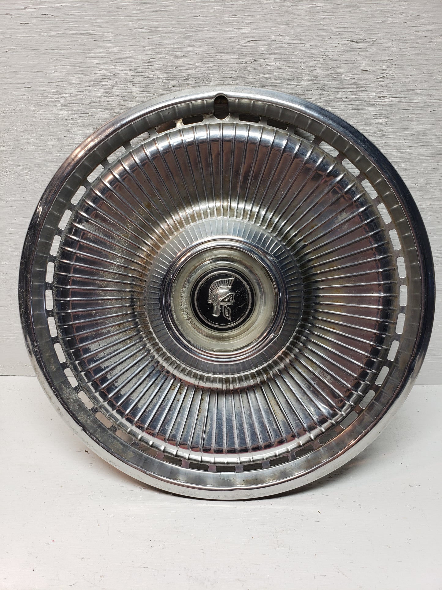 1971-73 Buick Centurion Hubcap