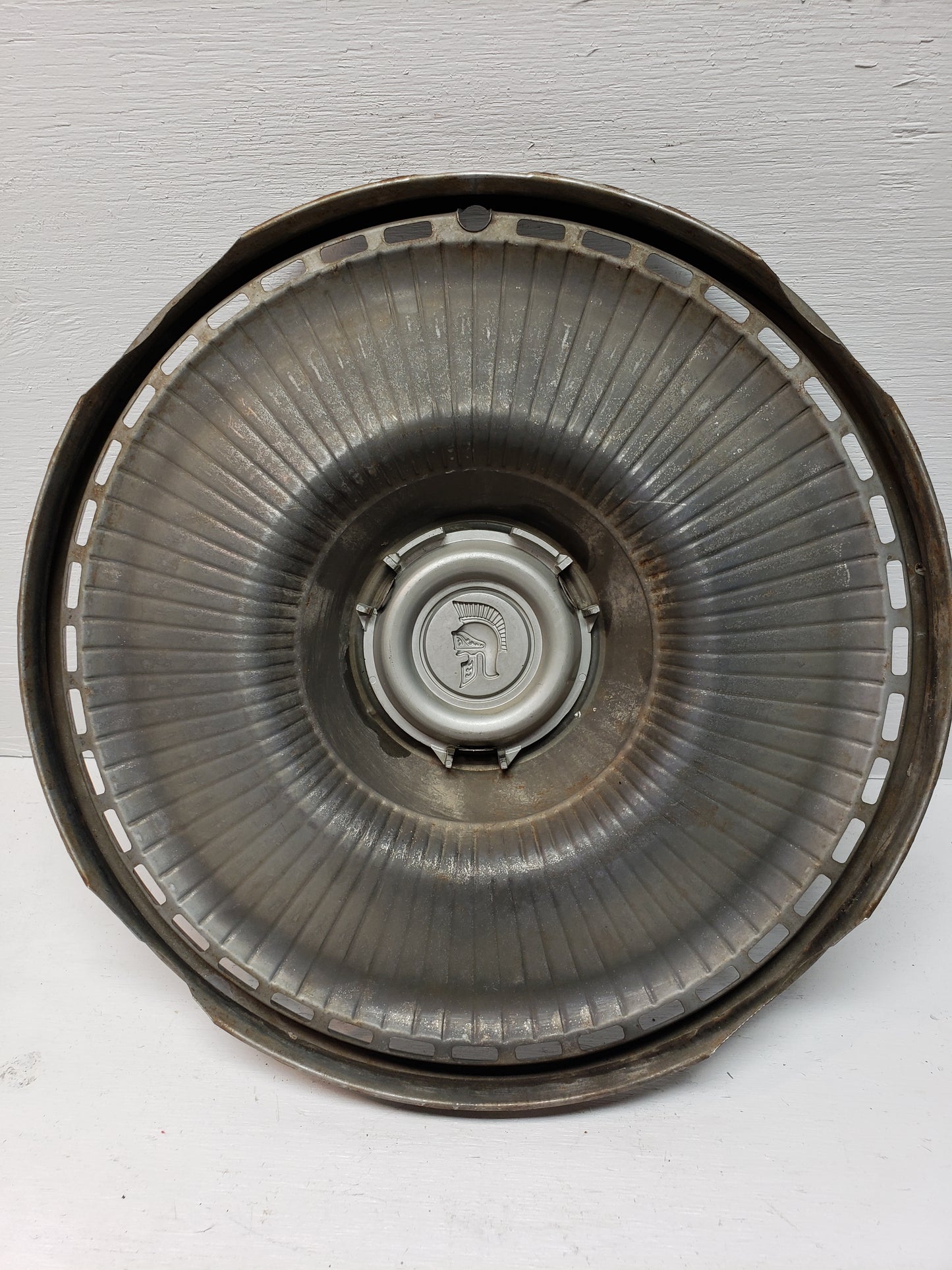 1971-73 Buick Centurion Hubcap