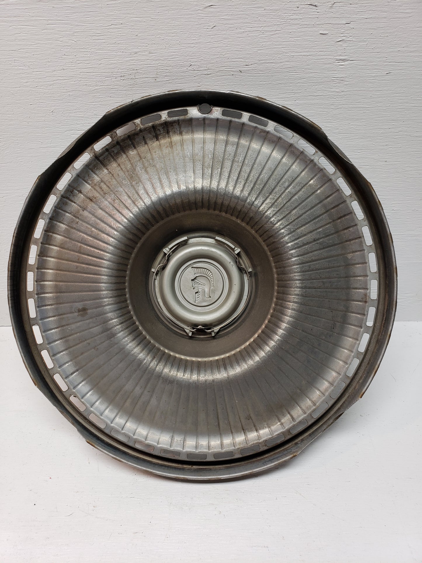 1971-73 Buick Centurion Hubcap