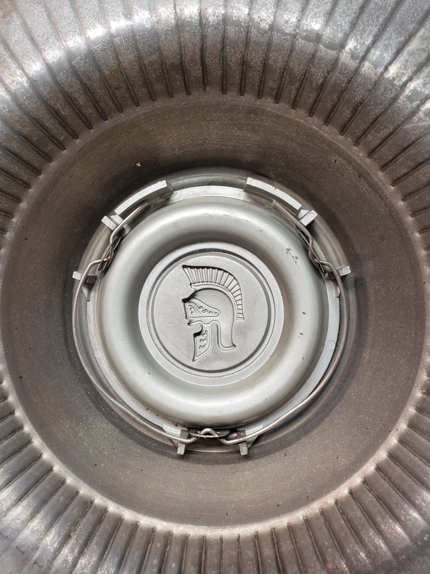 1971-73 Buick Centurion Hubcap