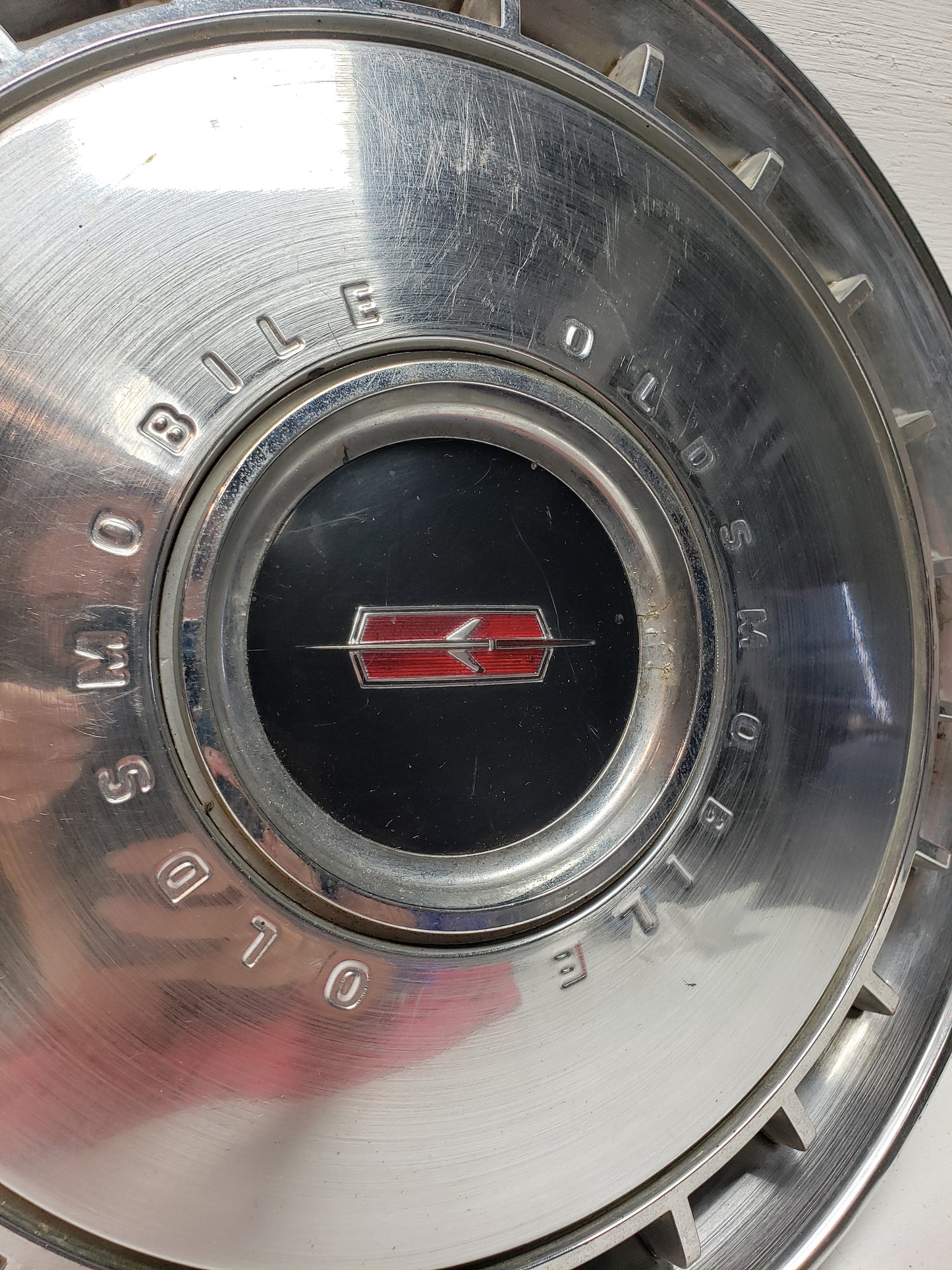 1967 Oldsmobile Hubcap 14in