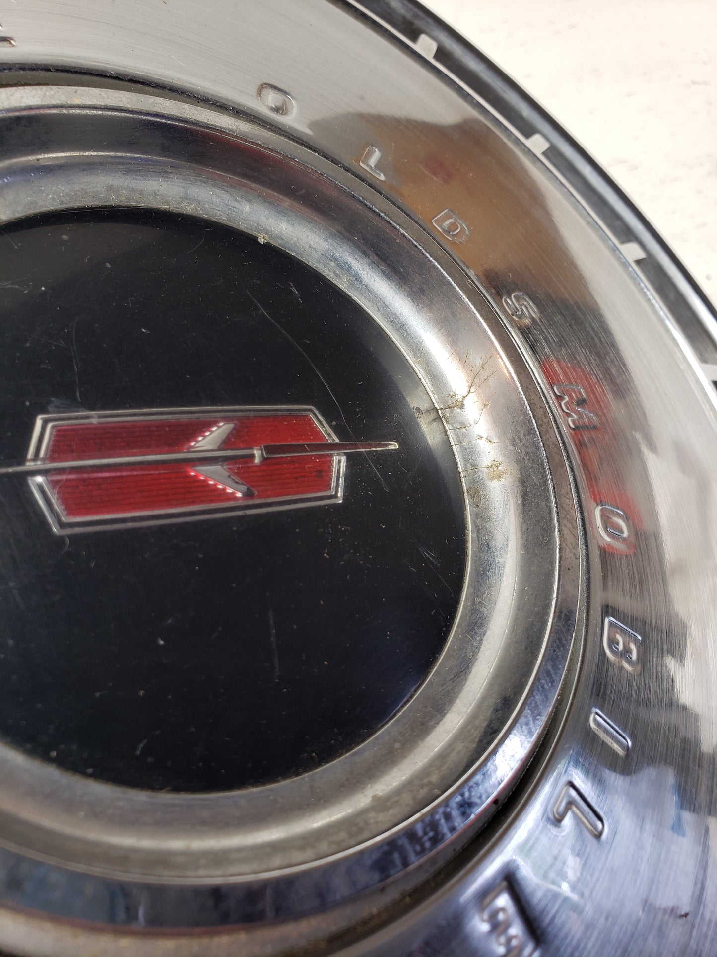 1967 Oldsmobile Hubcap 14in