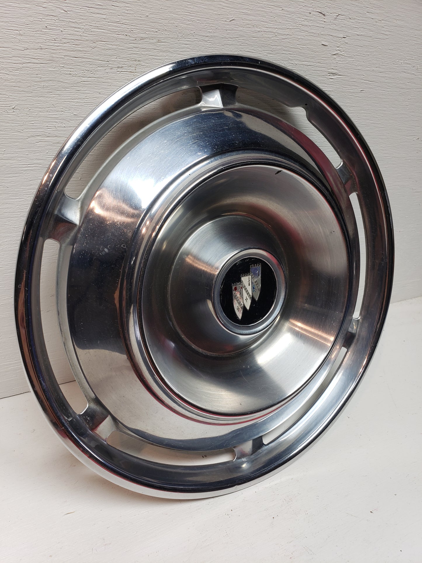 1960-61 Buick Lesabre/Invicta Hubcap