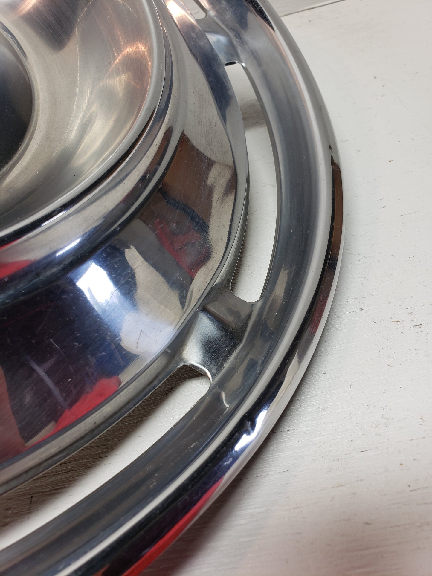 1960-61 Buick Lesabre/Invicta Hubcap