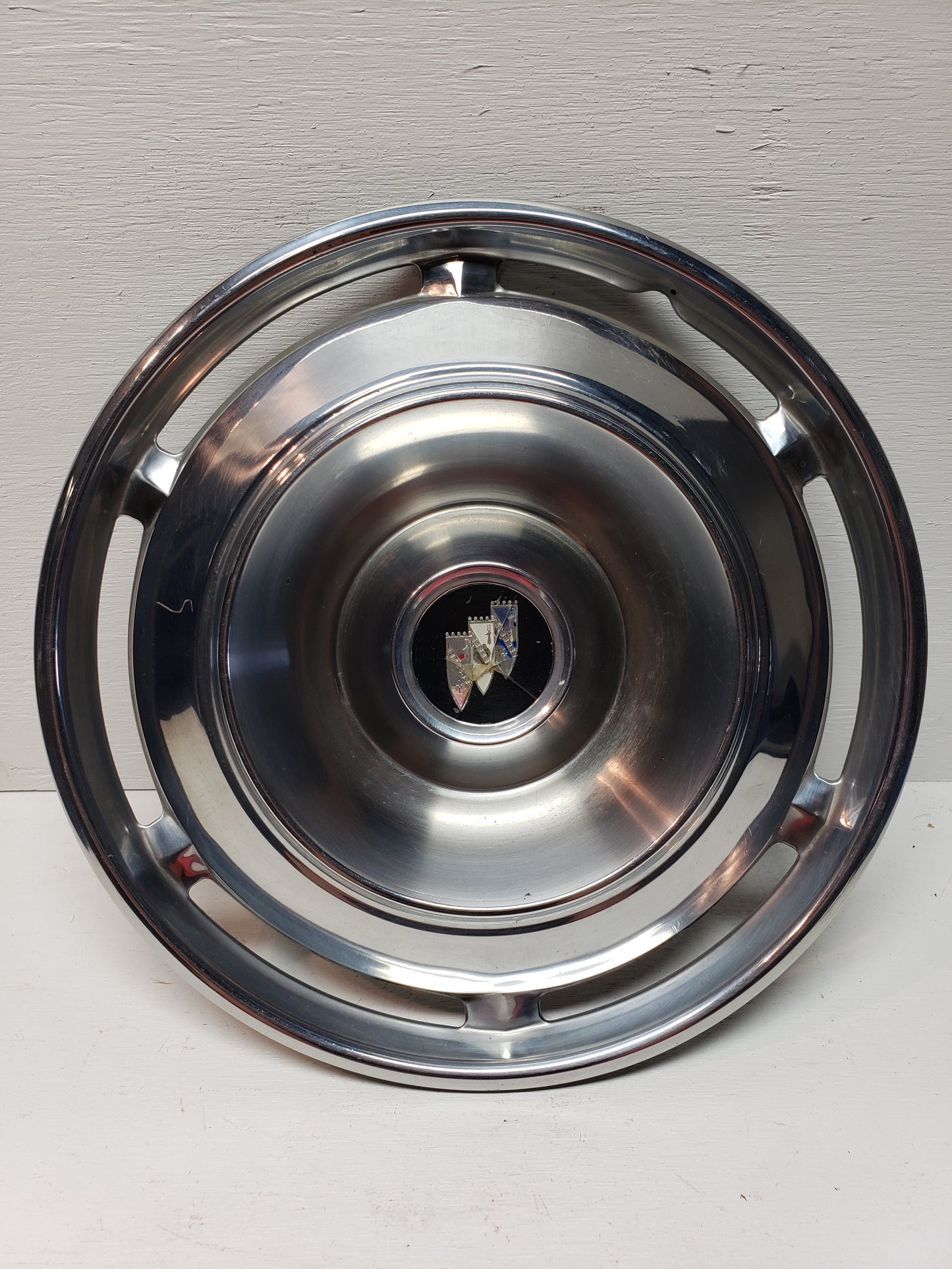 1960-61 Buick Lesabre/Invicta Hubcap