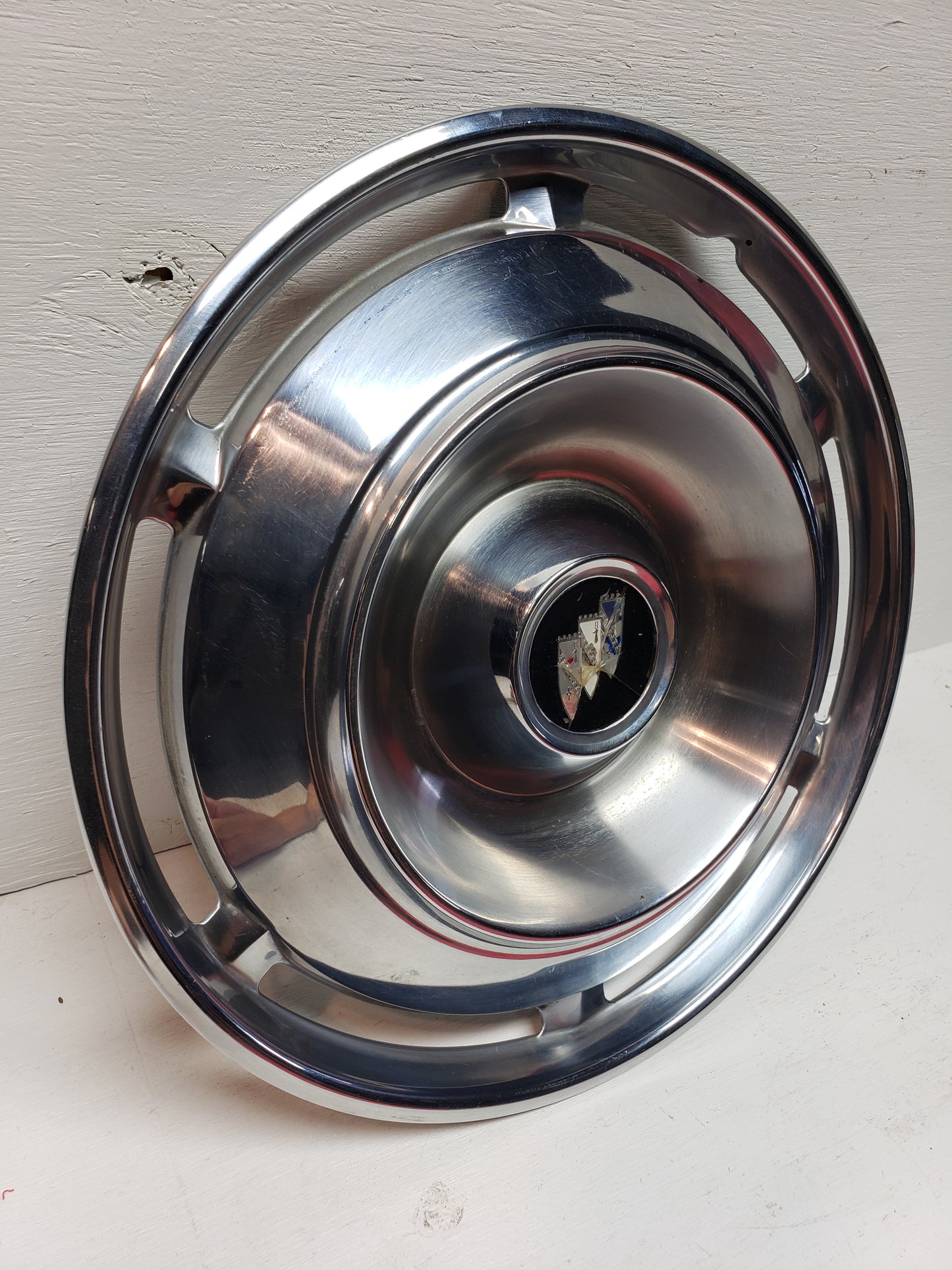 1960-61 Buick Lesabre/Invicta Hubcap