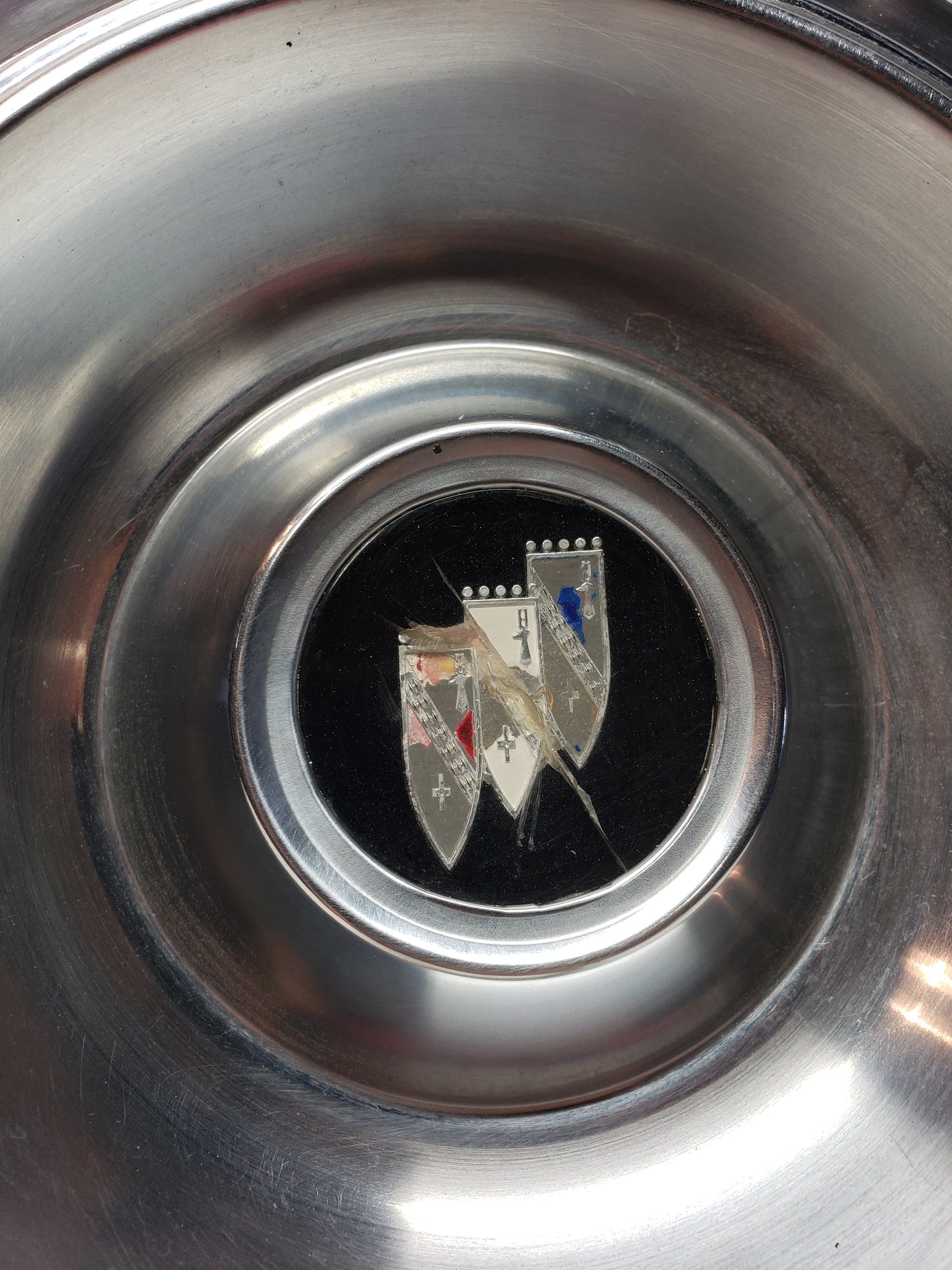 1960-61 Buick Lesabre/Invicta Hubcap