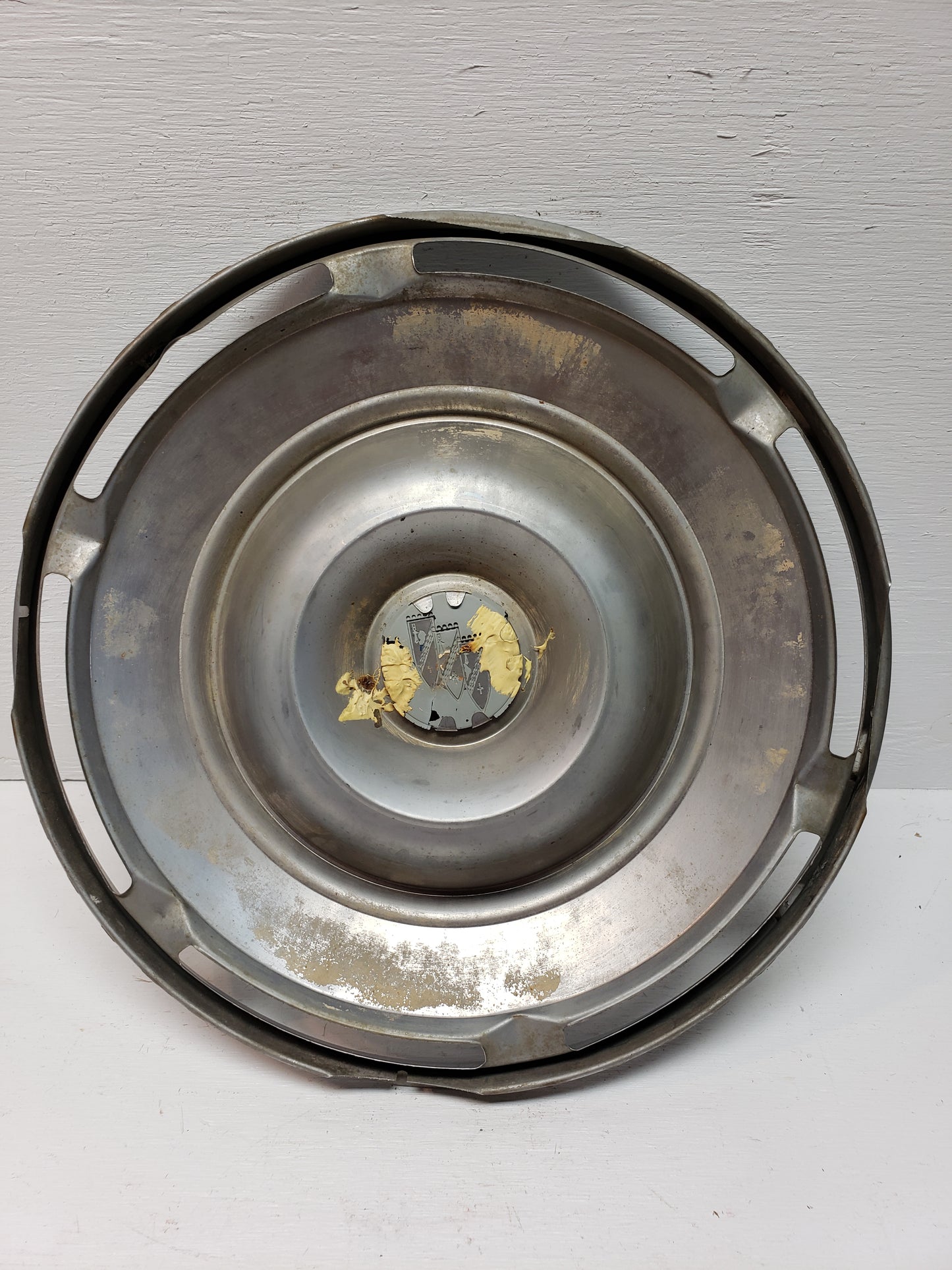 1960-61 Buick Lesabre/Invicta Hubcap