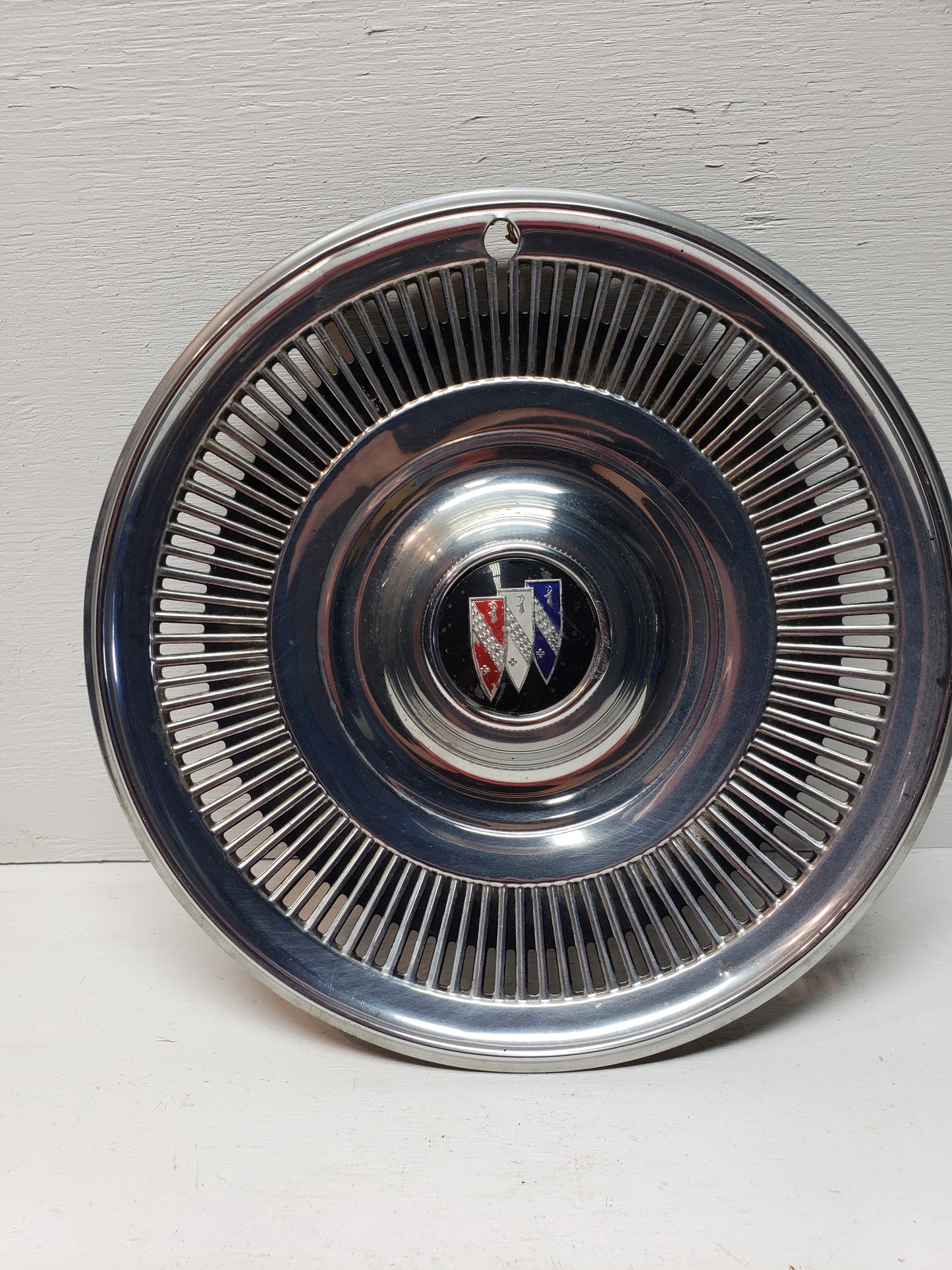 1970 Buick LeSabre Hubcap 15in