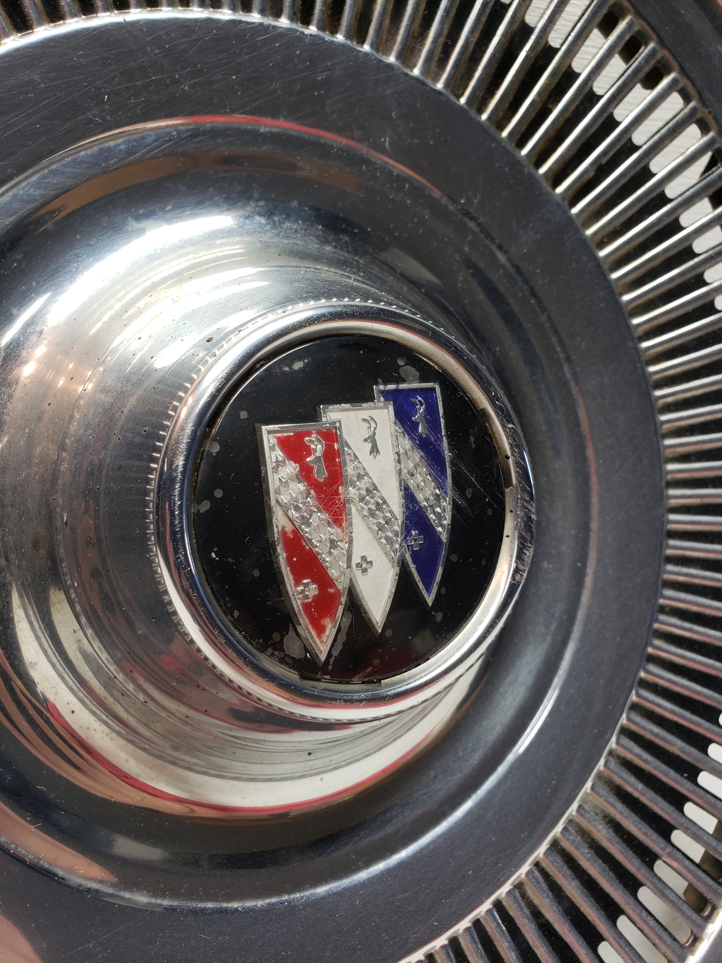 1970 Buick LeSabre Hubcap 15in