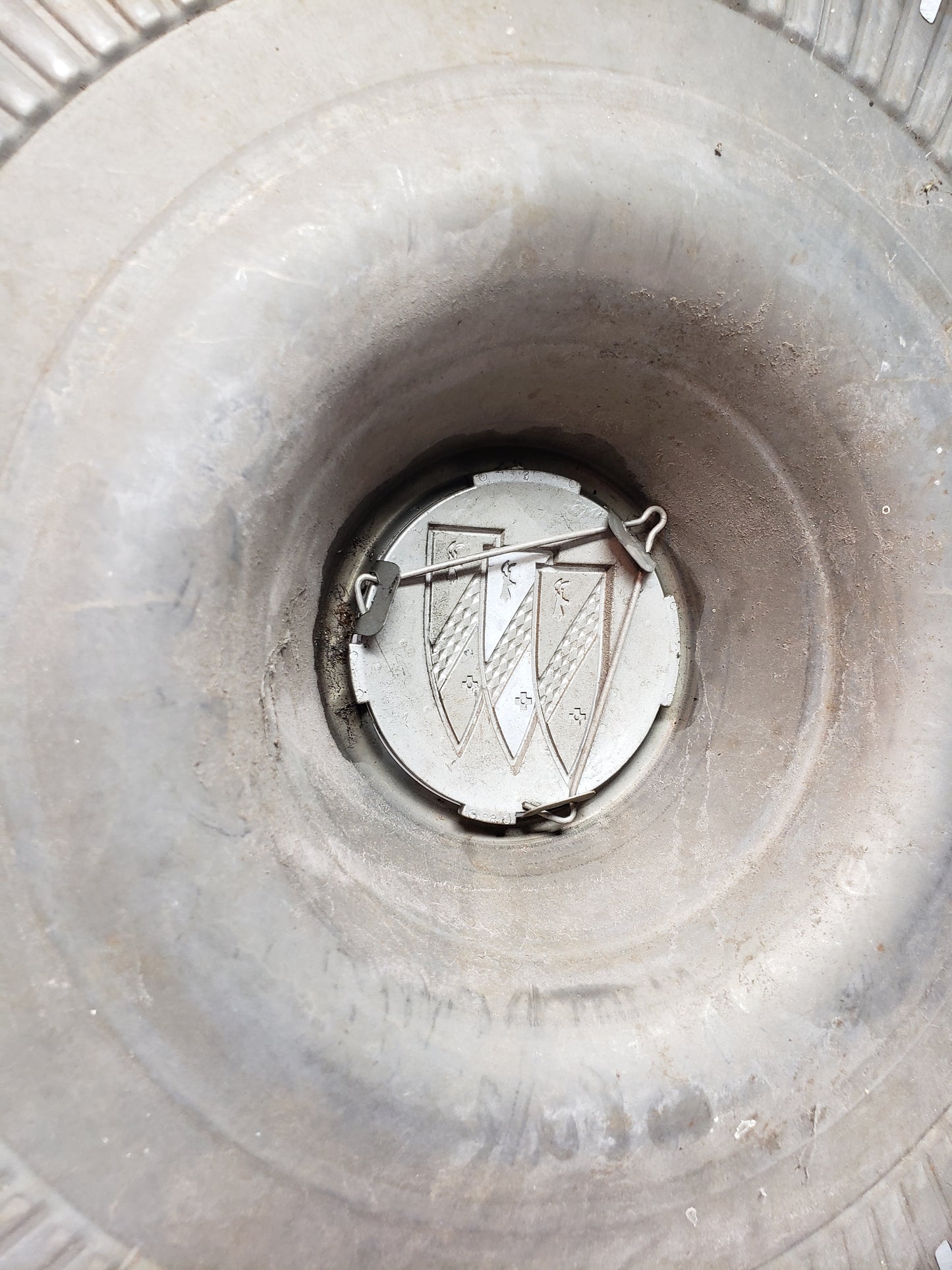 1970 Buick LeSabre Hubcap 15in