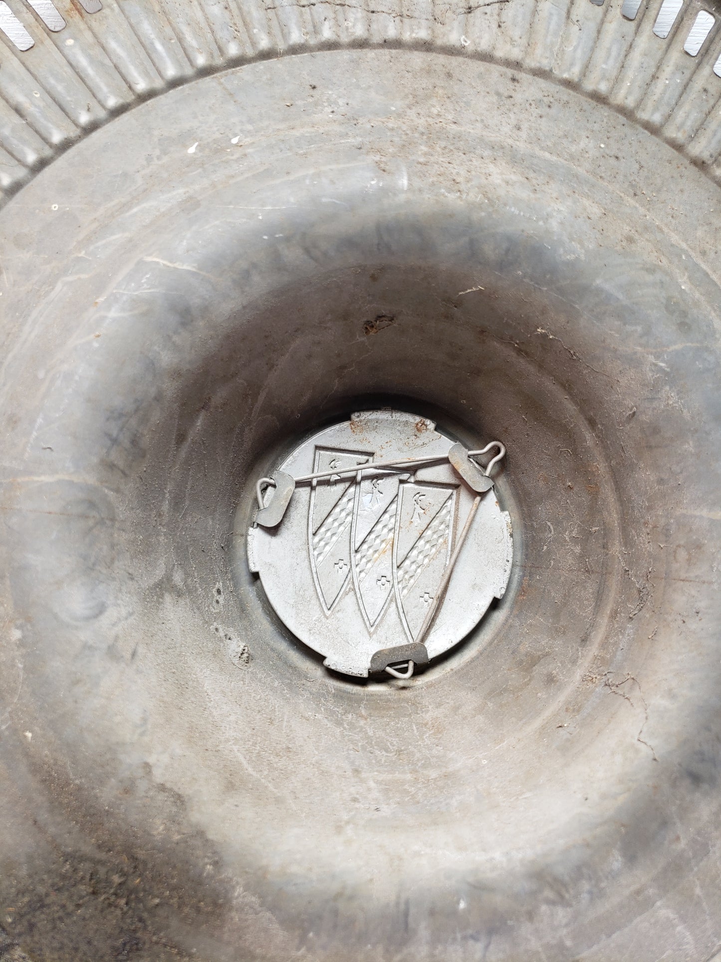 1970 Buick LeSabre Hubcap 15in