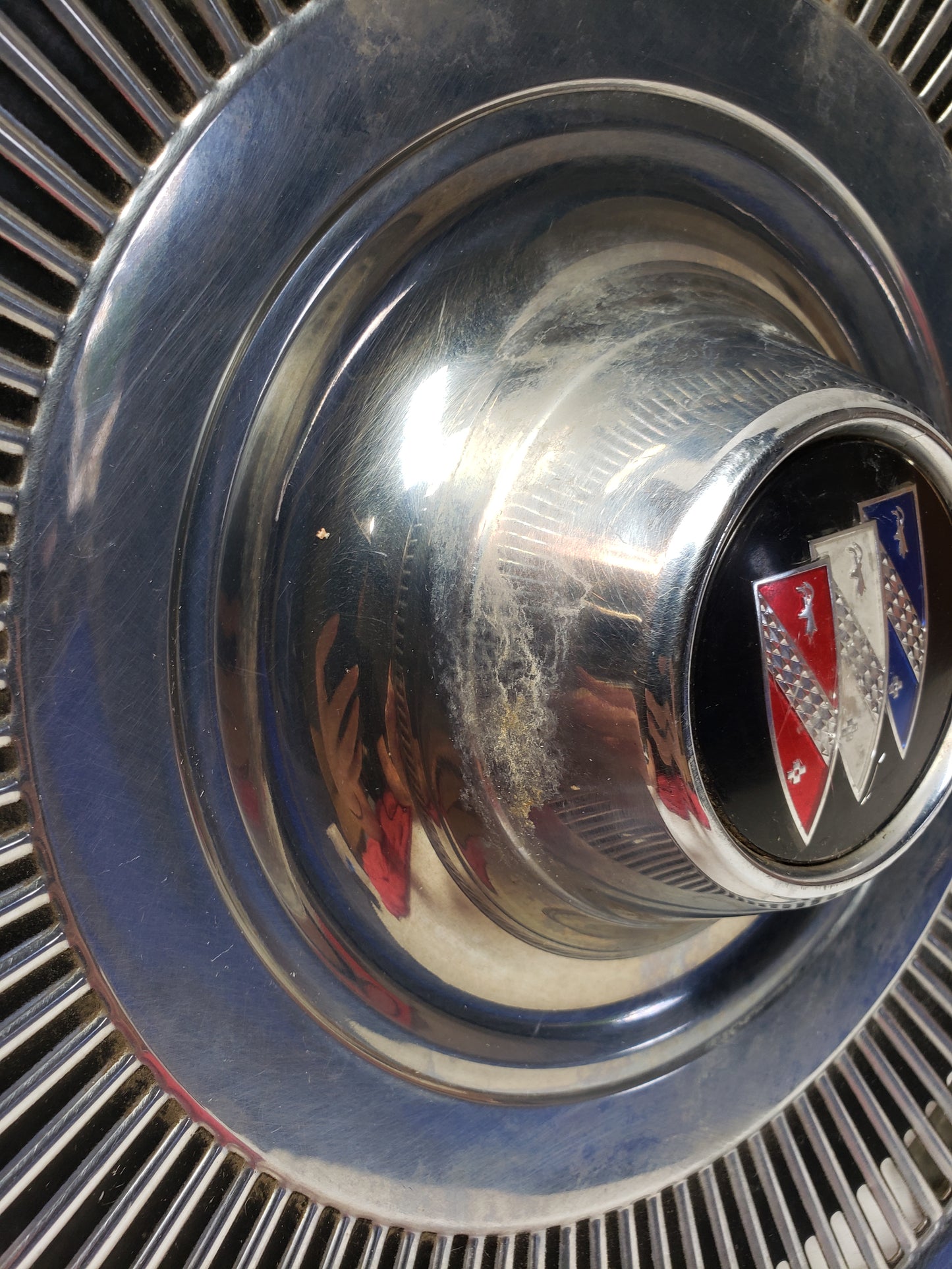 1970 Buick LeSabre Hubcap 15in