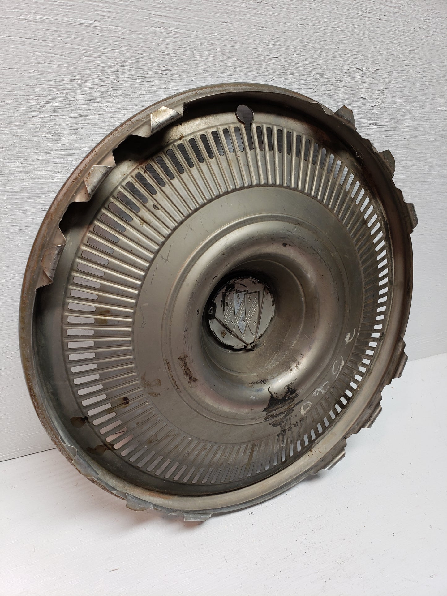 1970 Buick LeSabre Hubcap 15in