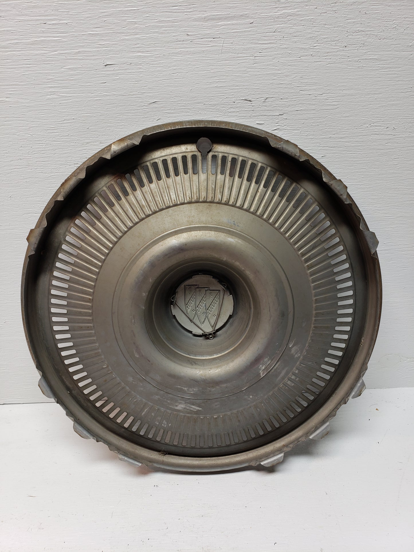 1970 Buick LeSabre Hubcap 15in