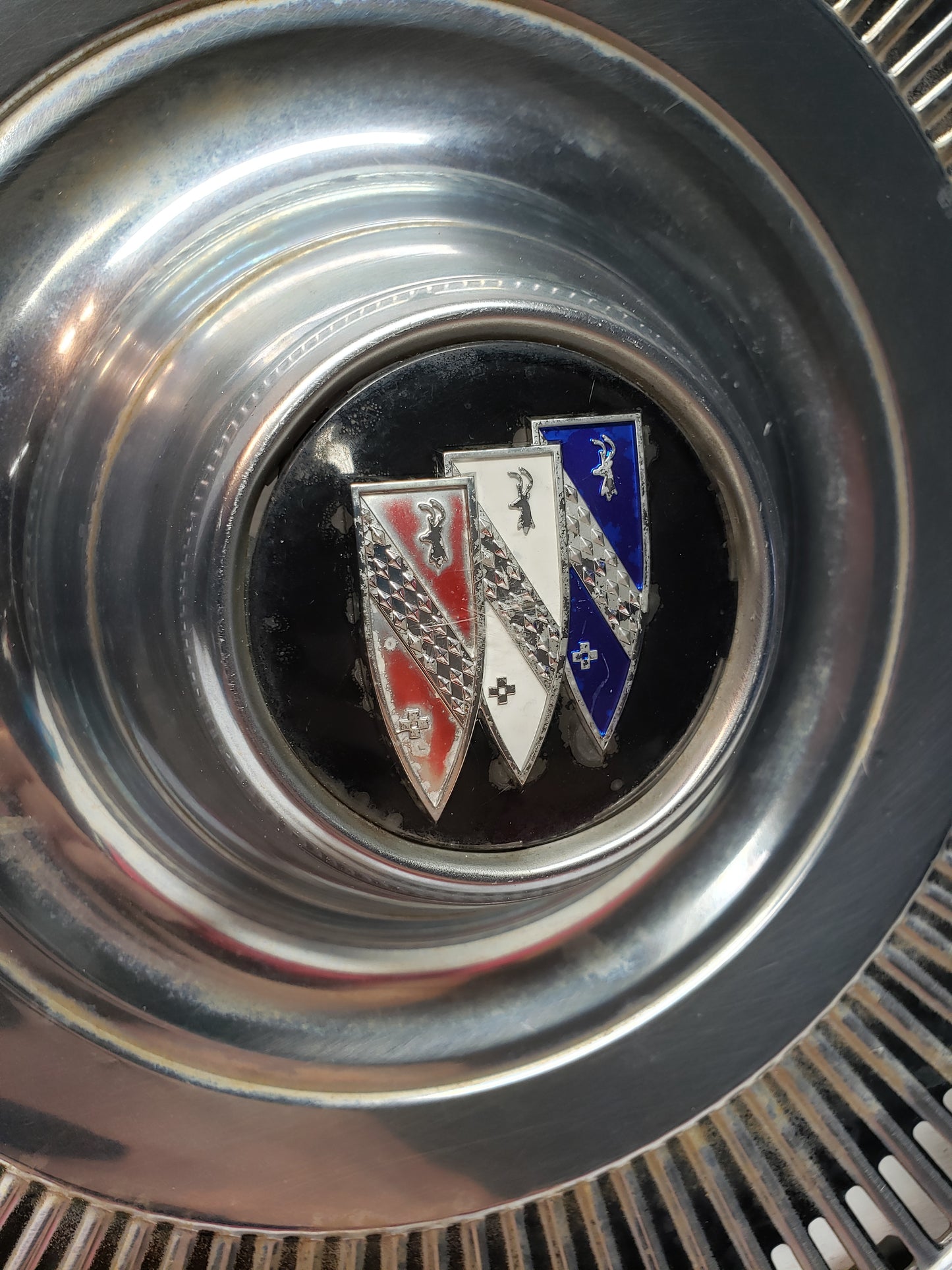 1970 Buick LeSabre Hubcap 15in