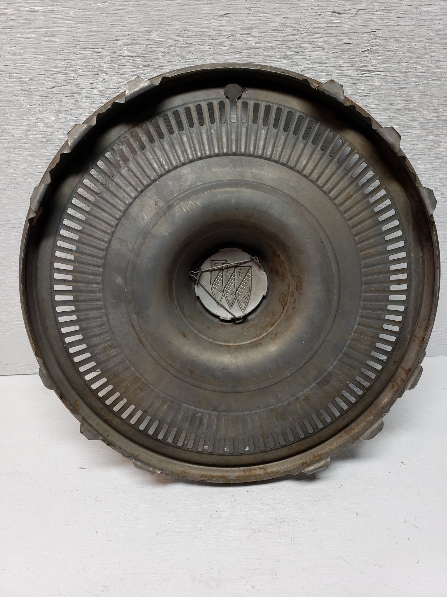 1970 Buick LeSabre Hubcap 15in