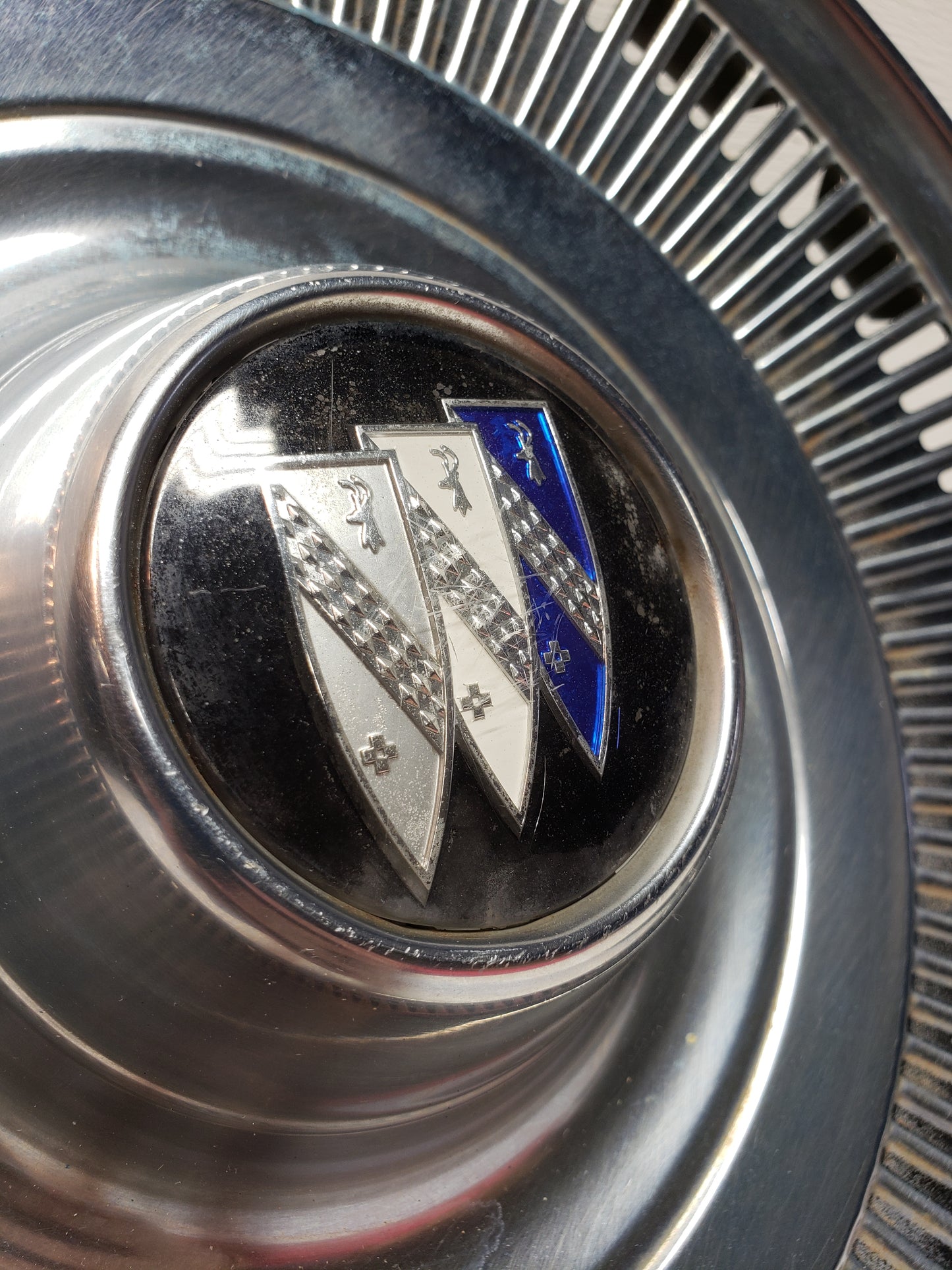 1970 Buick LeSabre Hubcap 15in