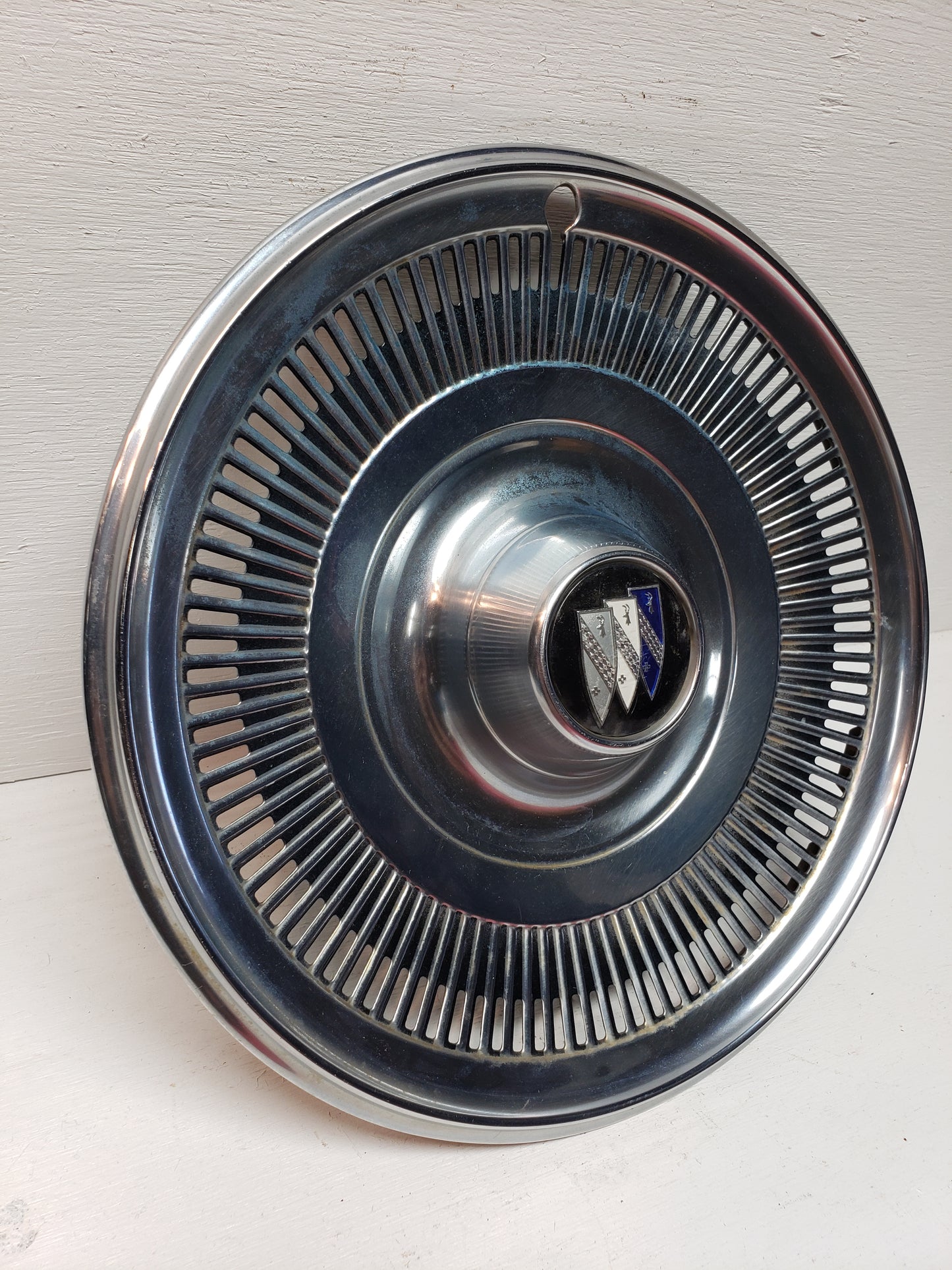 1970 Buick LeSabre Hubcap 15in