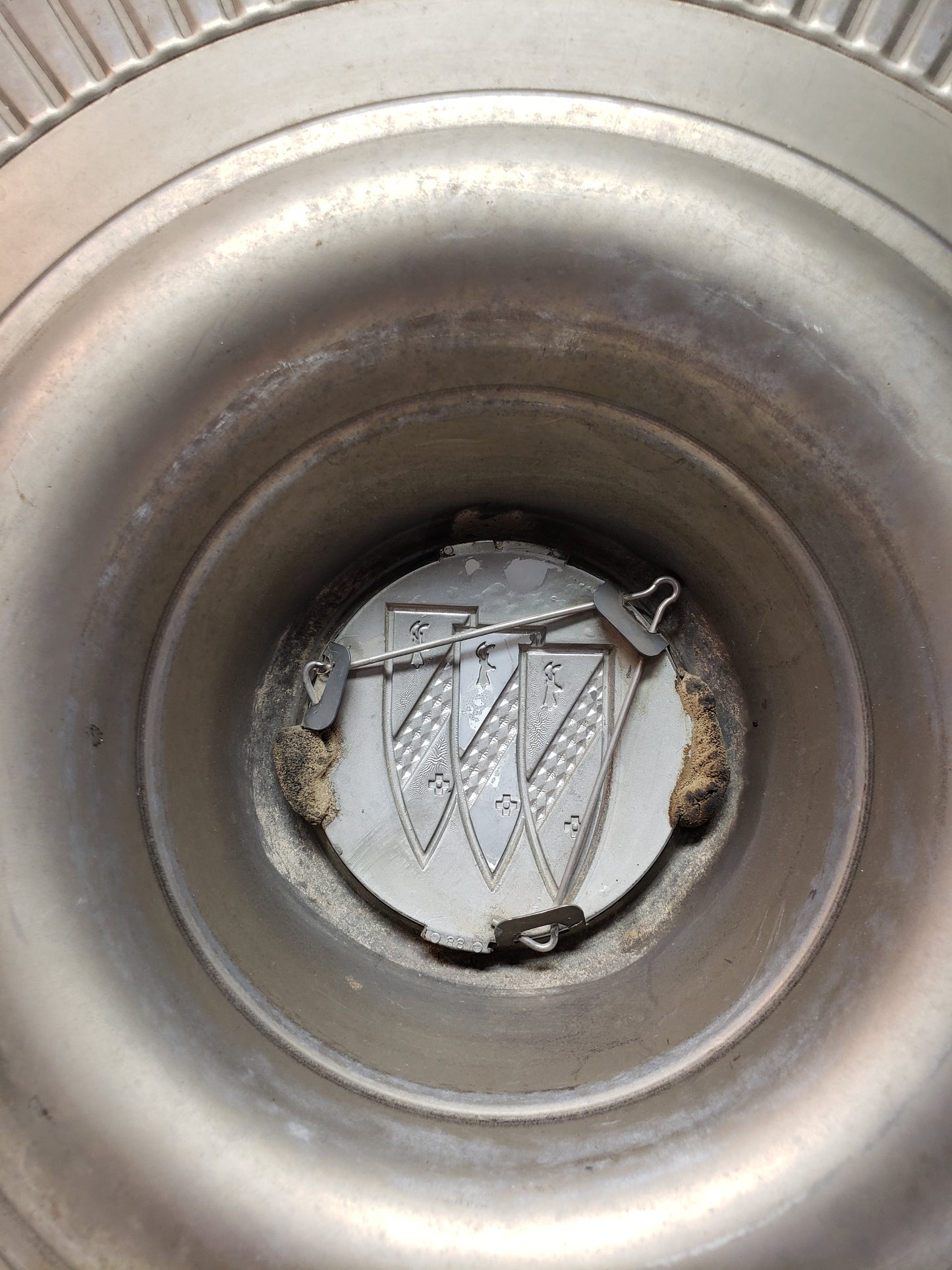 1970 Buick LeSabre Hubcap 15in