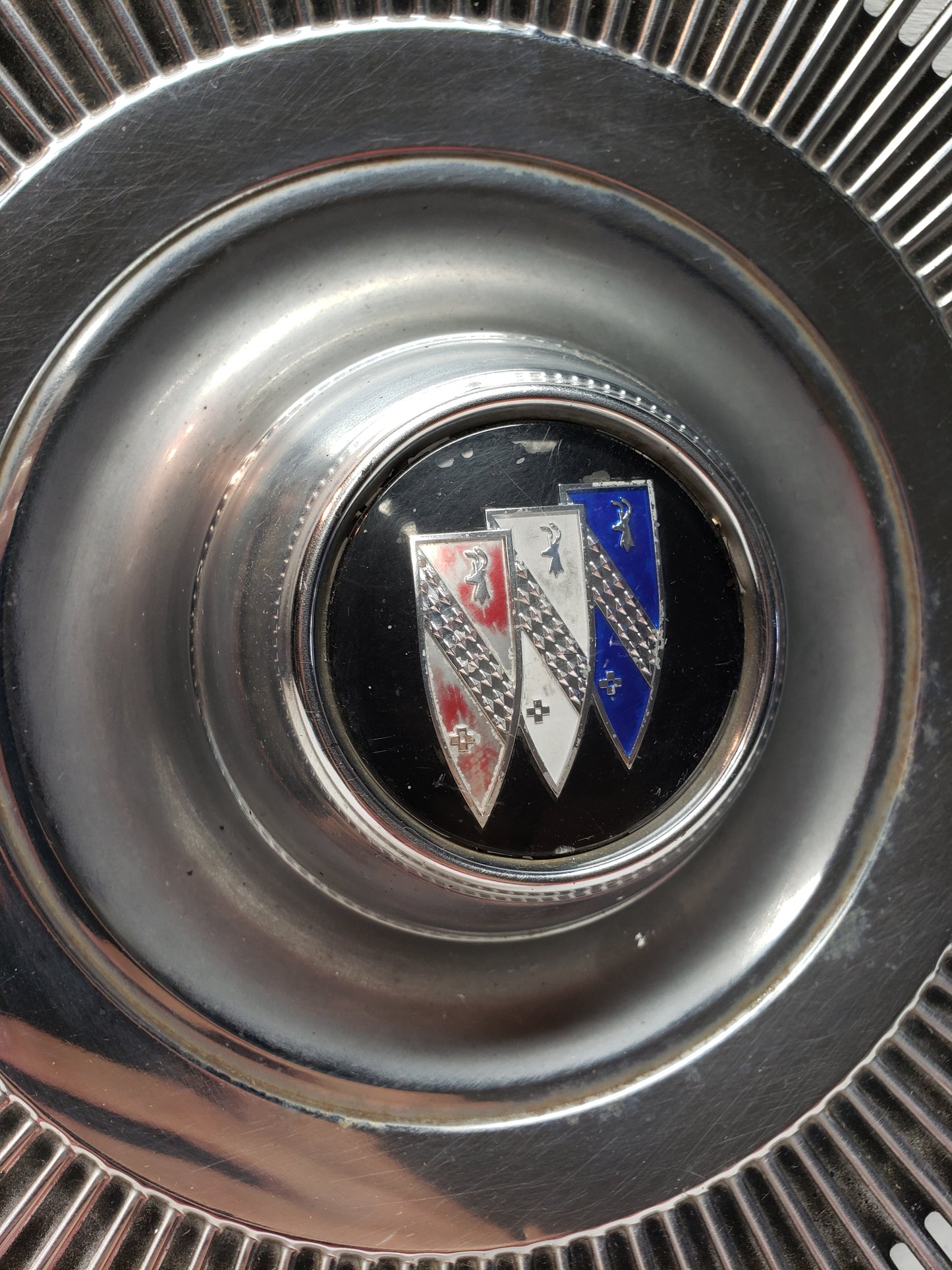 1970 Buick LeSabre Hubcap 15in