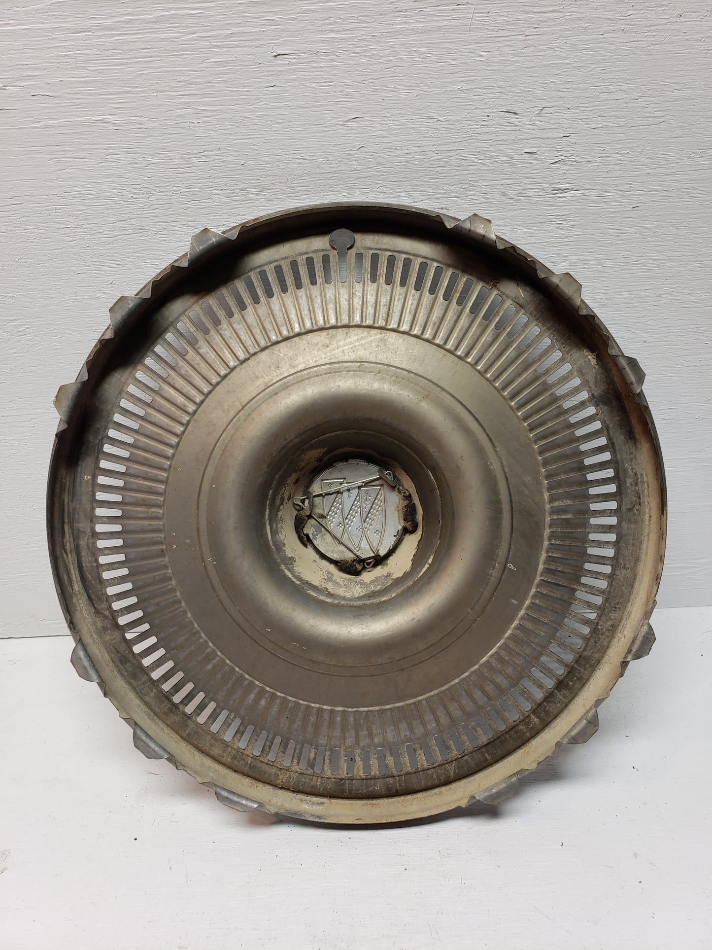 1970 Buick LeSabre Hubcap 15in