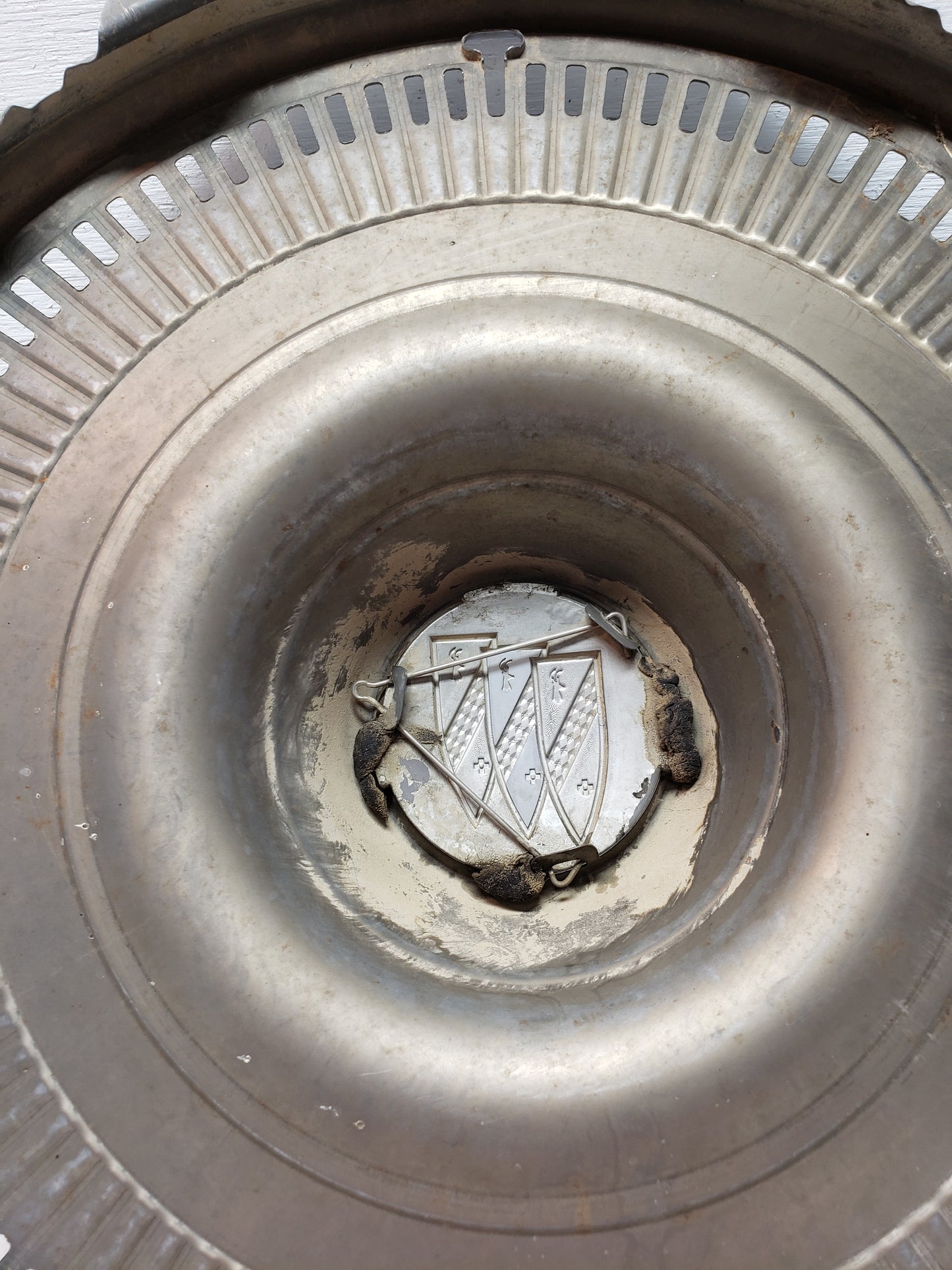 1970 Buick LeSabre Hubcap 15in