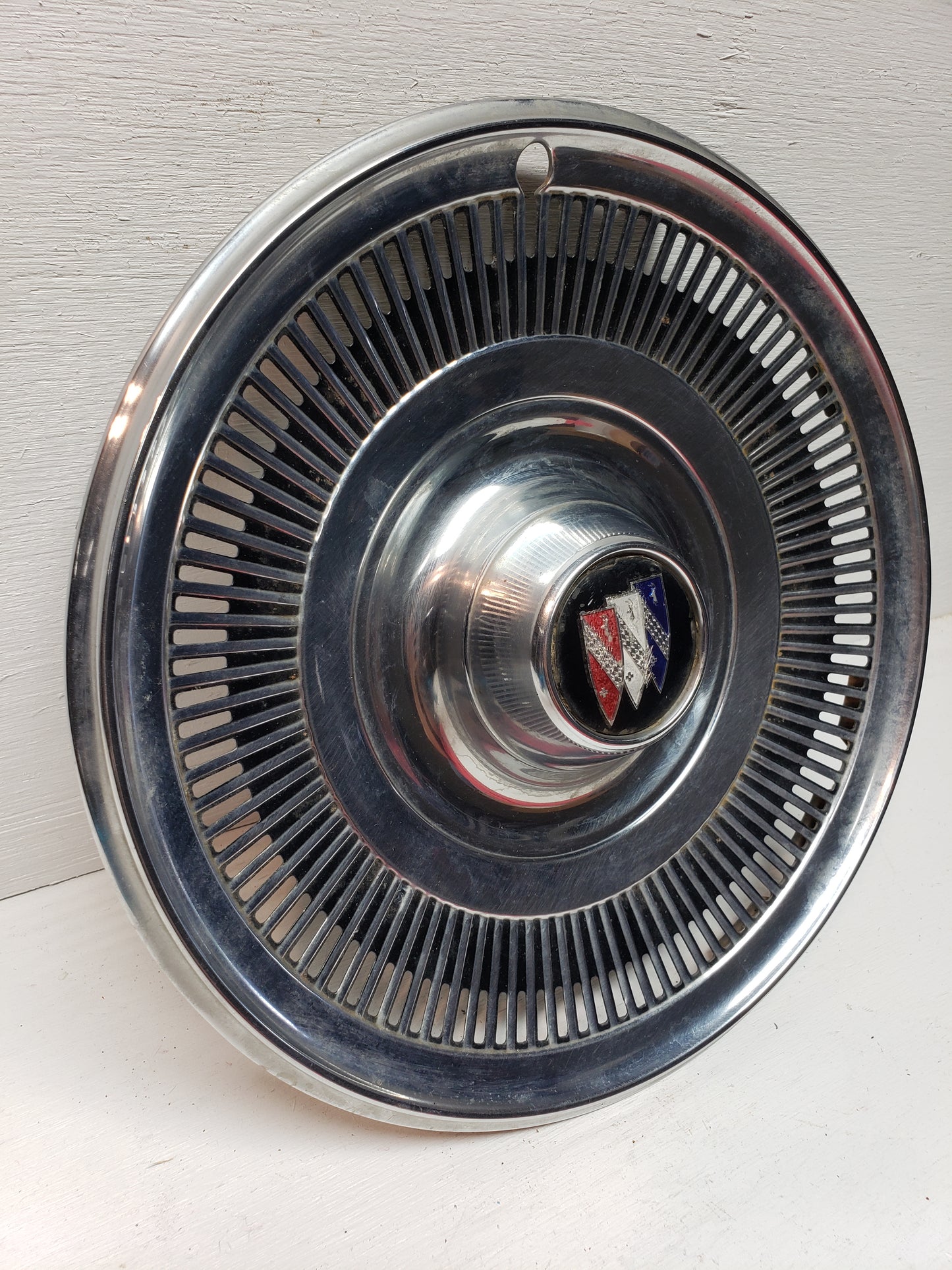 1970 Buick LeSabre Hubcap 15in