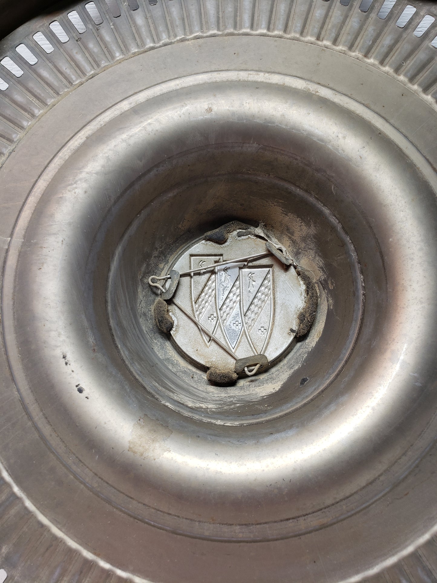 1970 Buick LeSabre Hubcap 15in