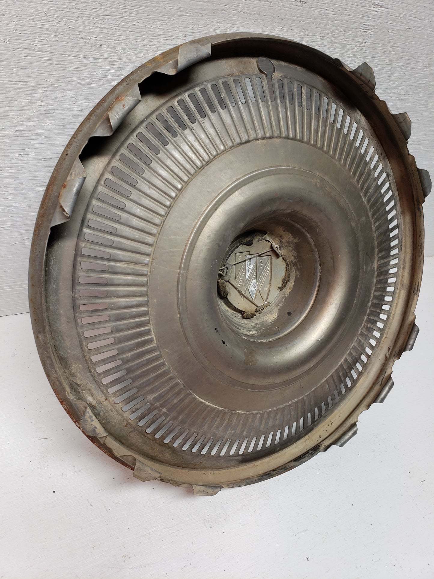 1970 Buick LeSabre Hubcap 15in