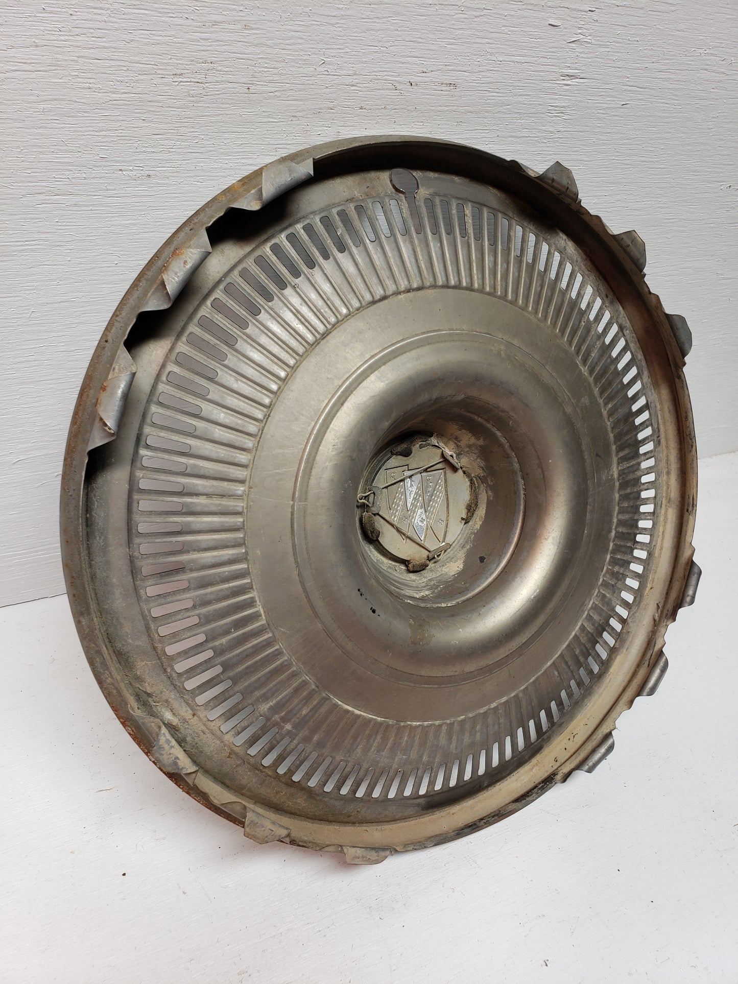 1970 Buick LeSabre Hubcap 15in