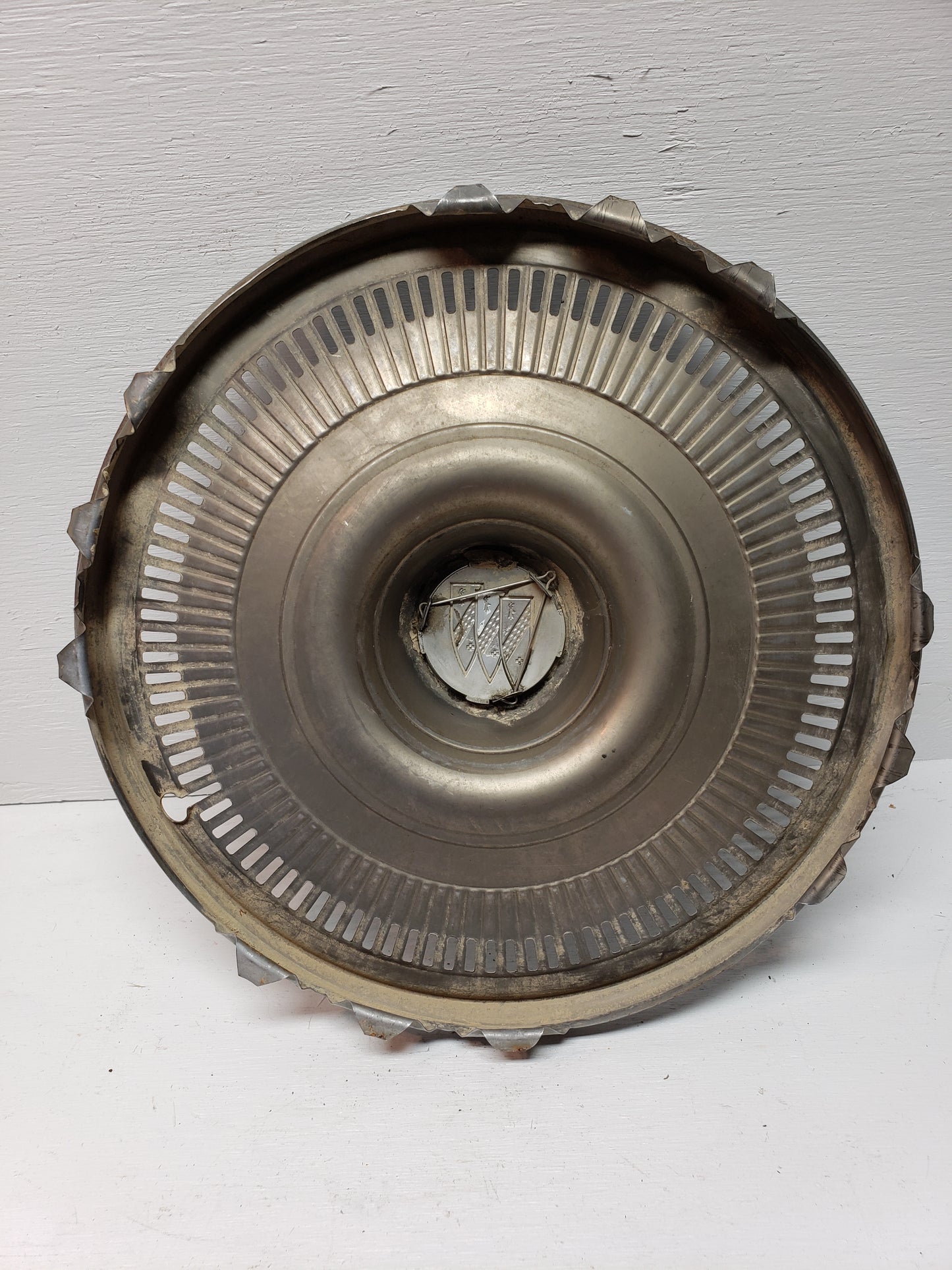 1970 Buick LeSabre Hubcap 15in