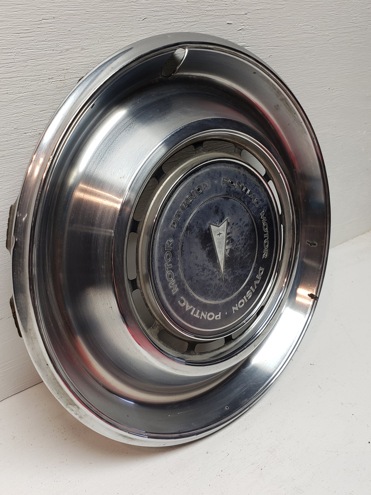 1975-76 Pontiac Firebird Hubcap 15in