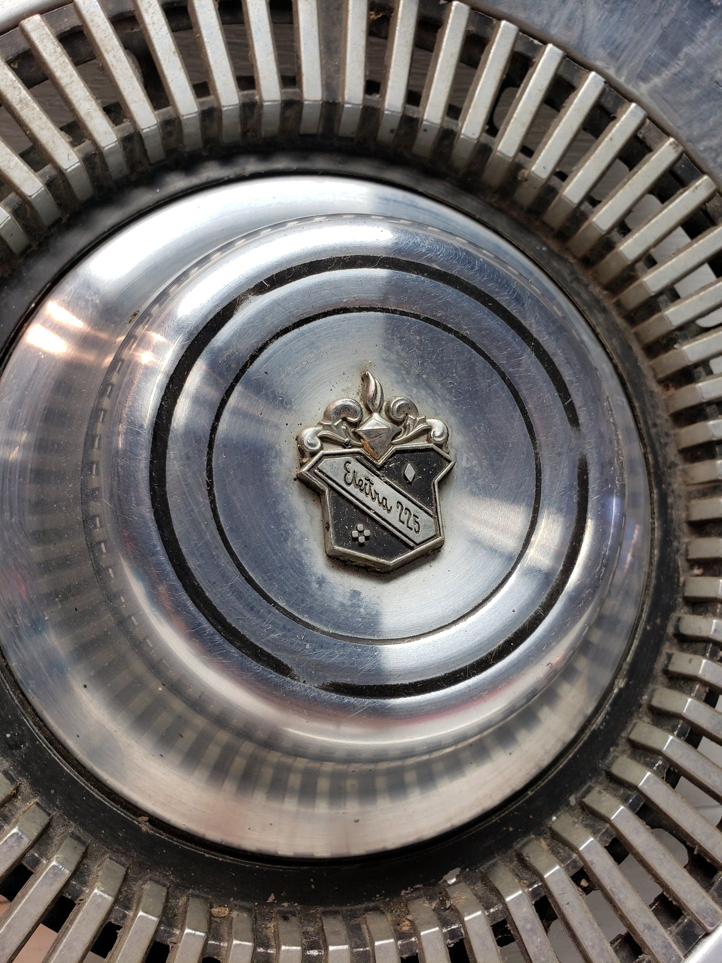 1970 Buick Electra Hubcap 15in