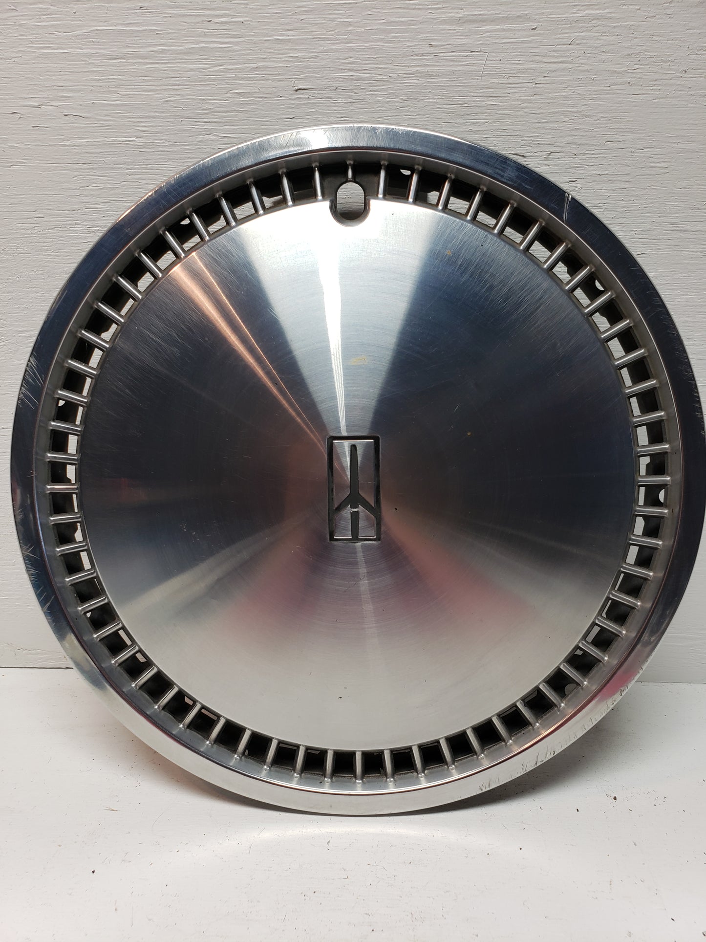 1986-88 Oldsmobile Hubcap 14in