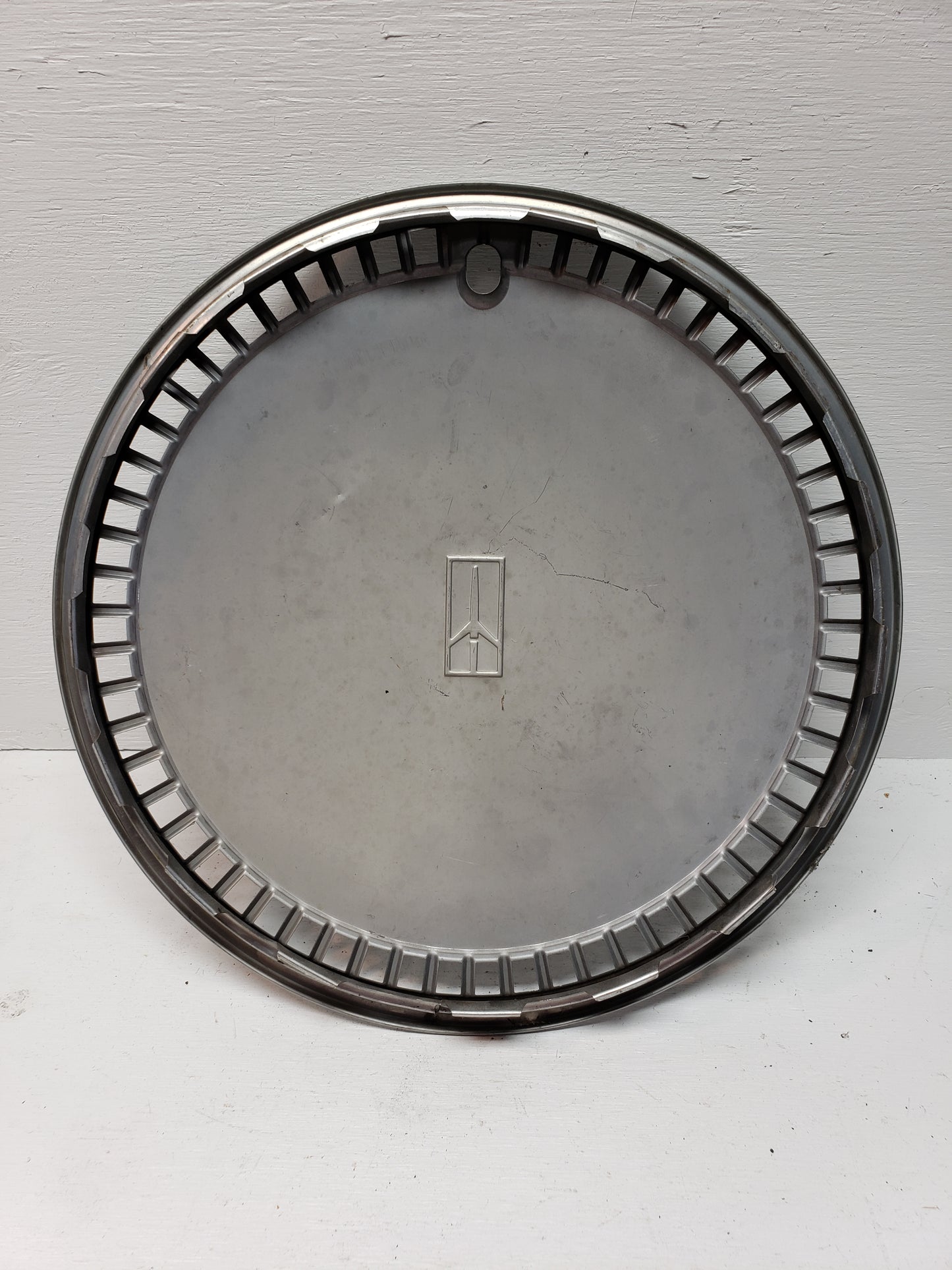 1986-88 Oldsmobile Hubcap 14in