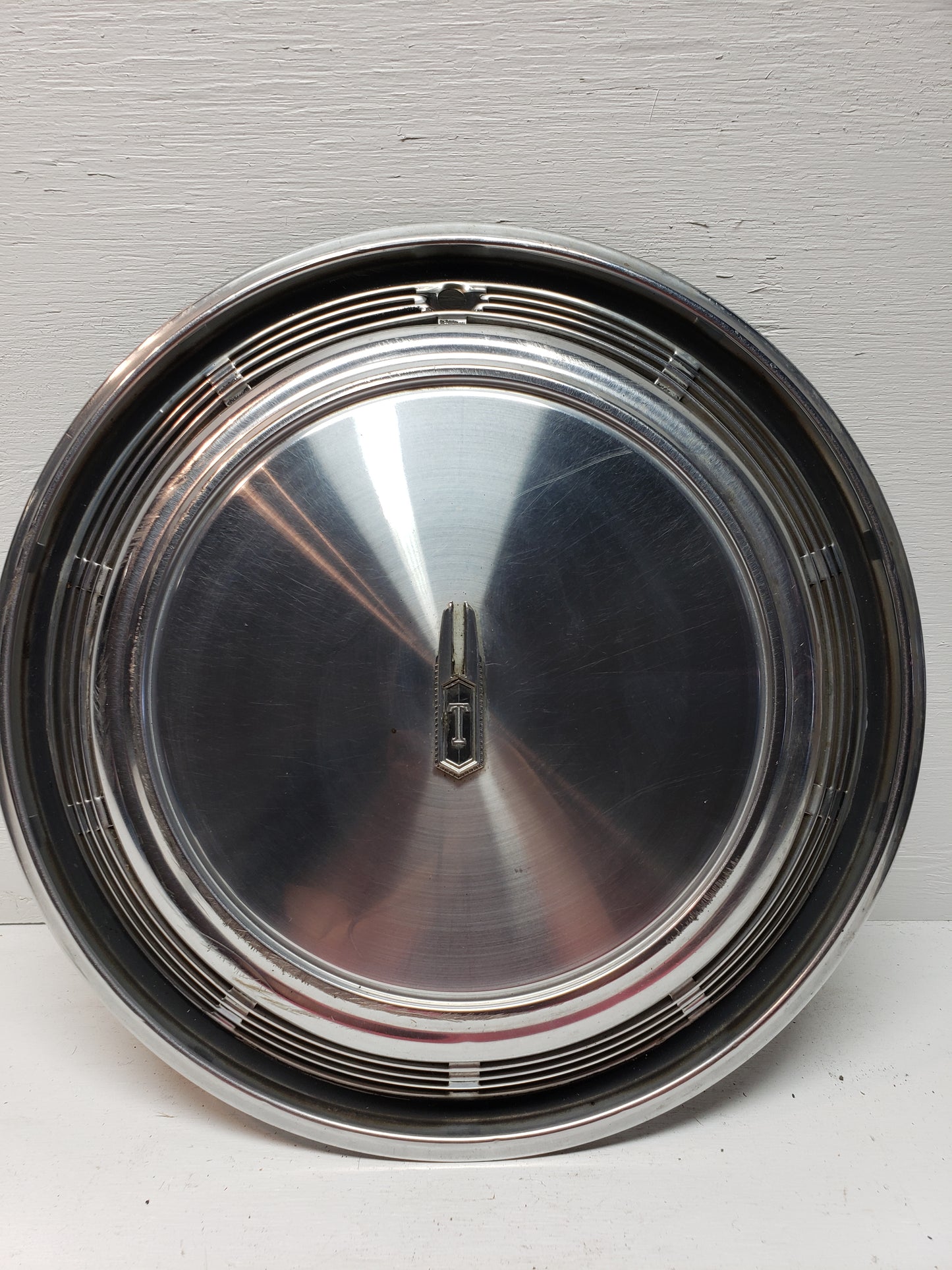 Oldsmobile Toronado Hubcap 14in