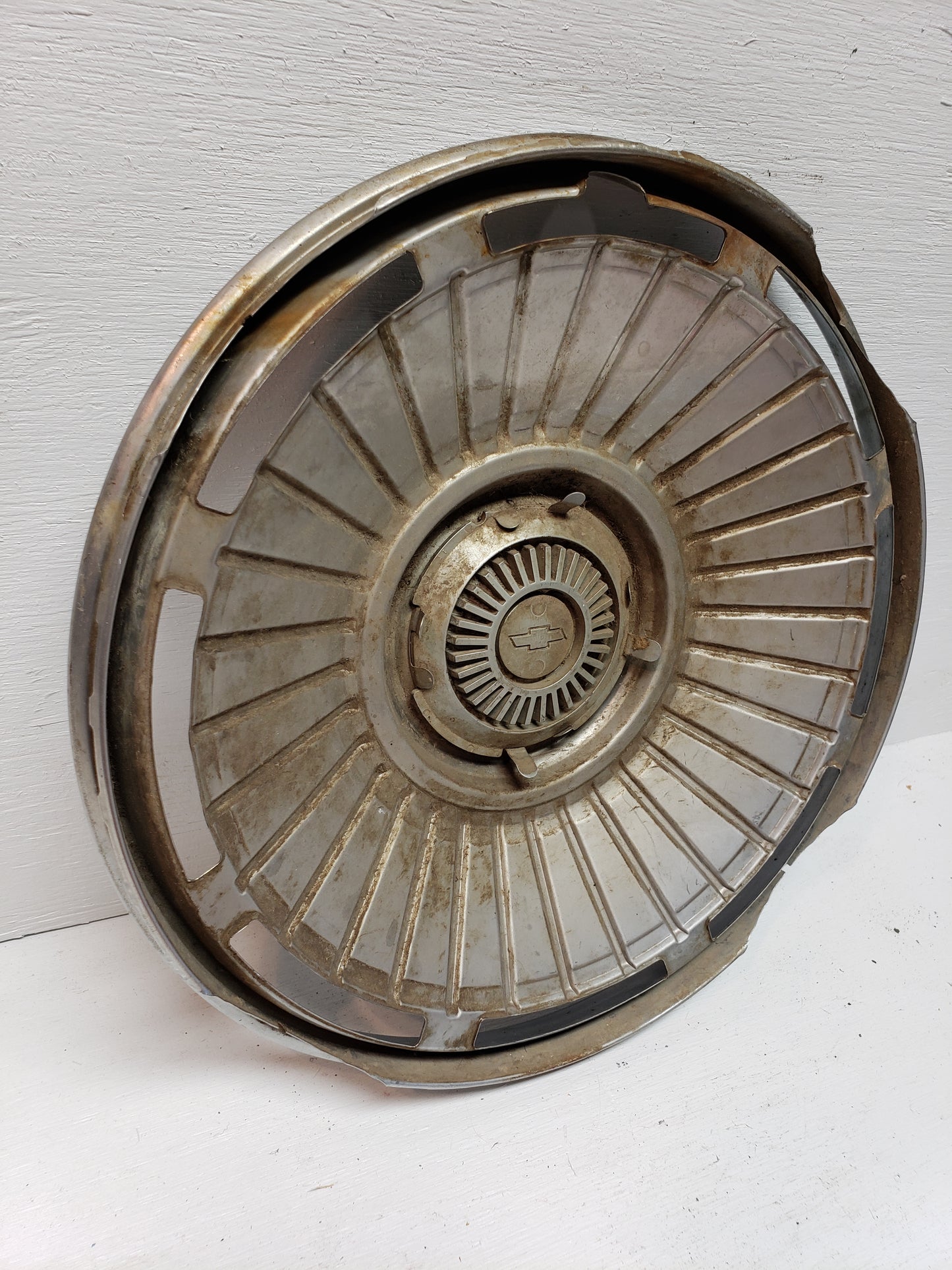 1964 Chevy Chevelle Hubcap 14in