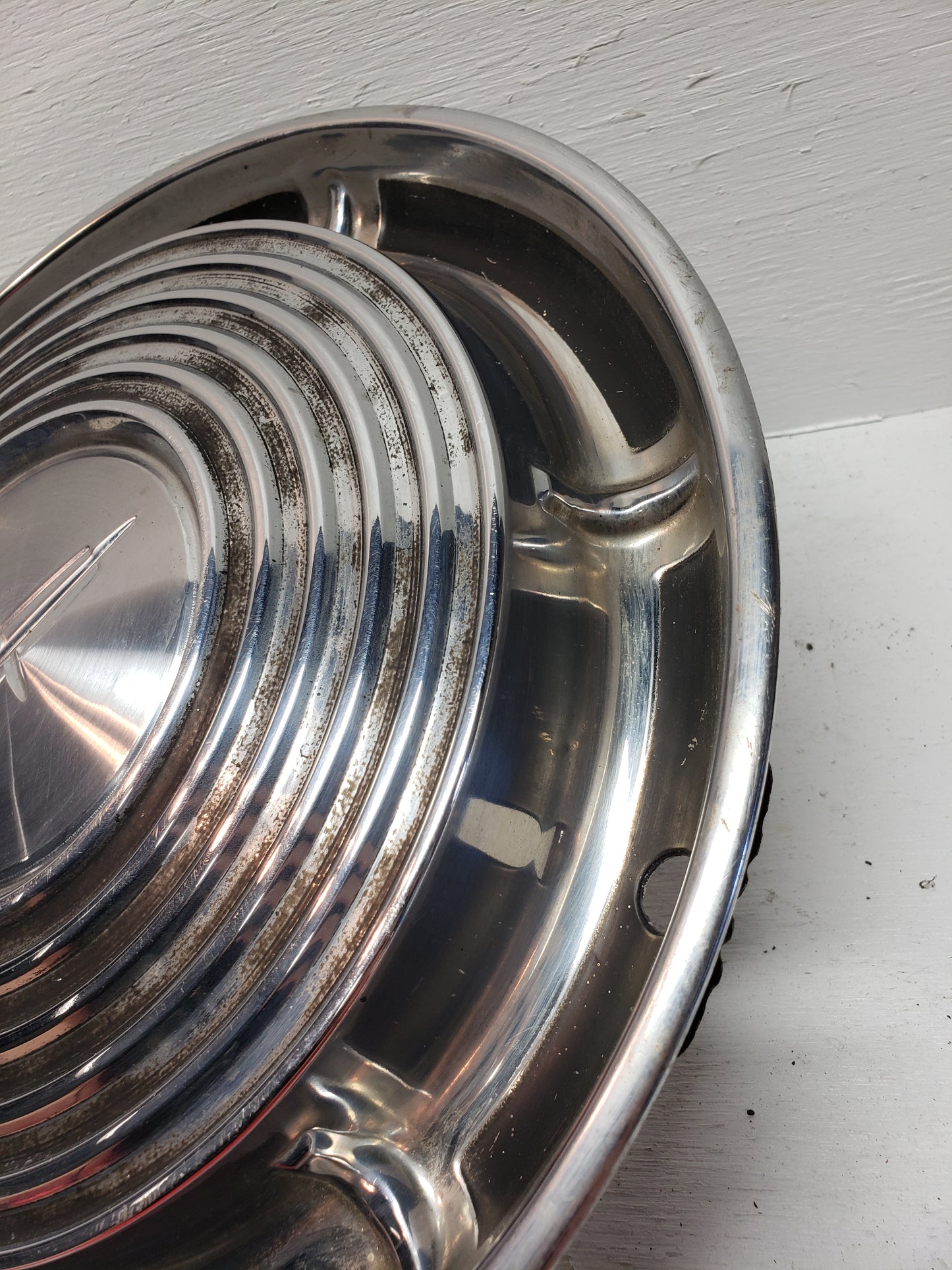 1964 Oldsmobile Cutlass Hubcap 14in