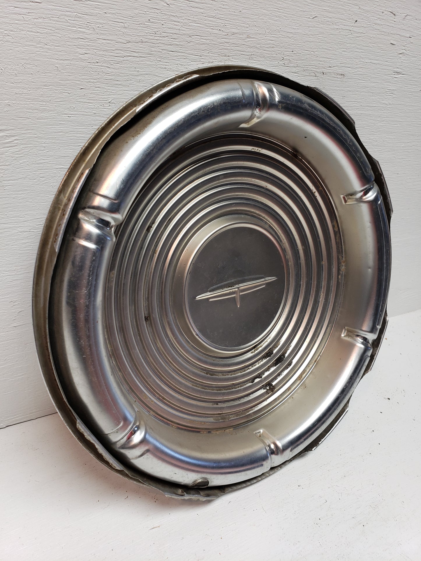 1964 Oldsmobile Cutlass Hubcap 14in